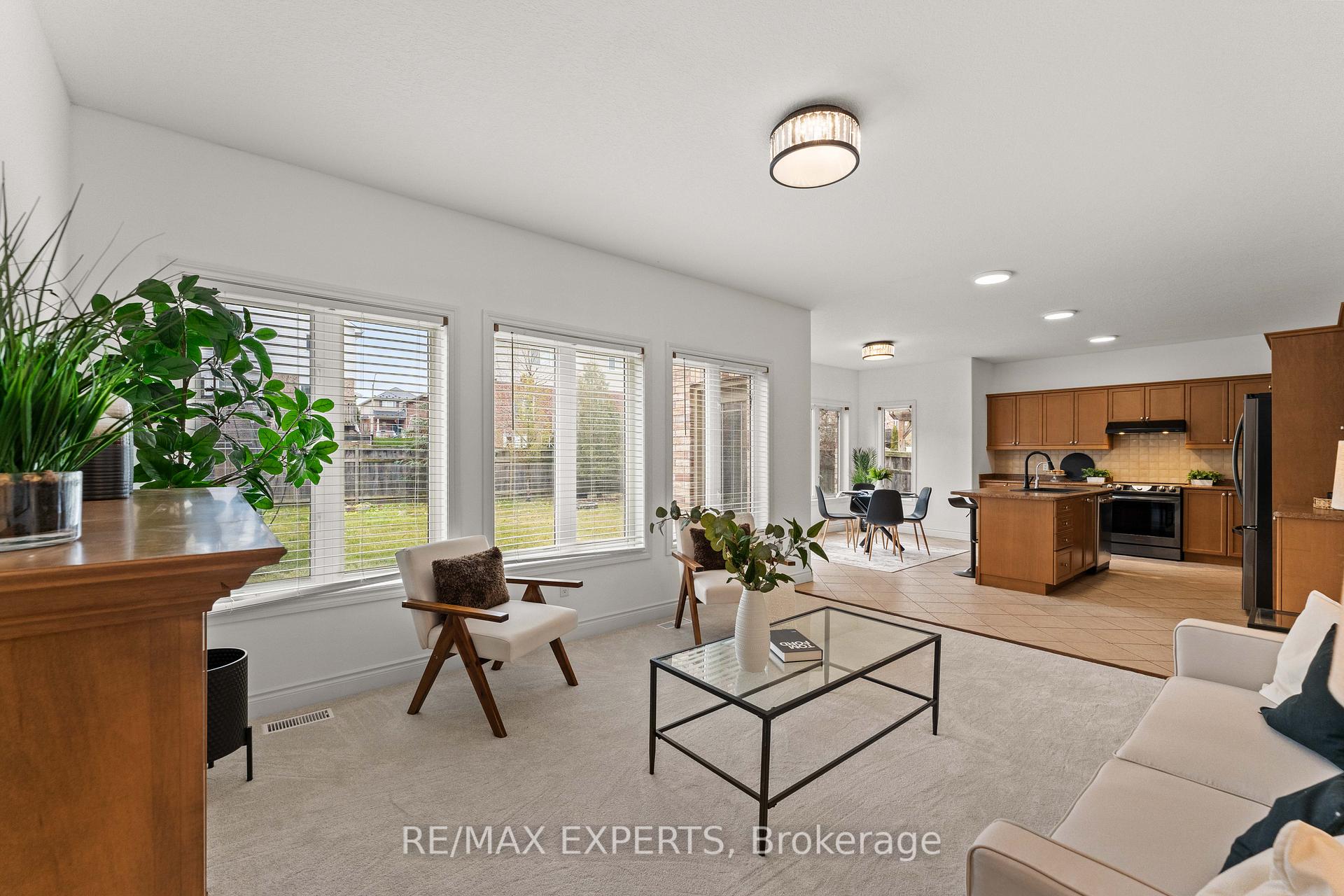 Photo 24 of 66 Schweitzer Crescent, Wellesley — HOMEH