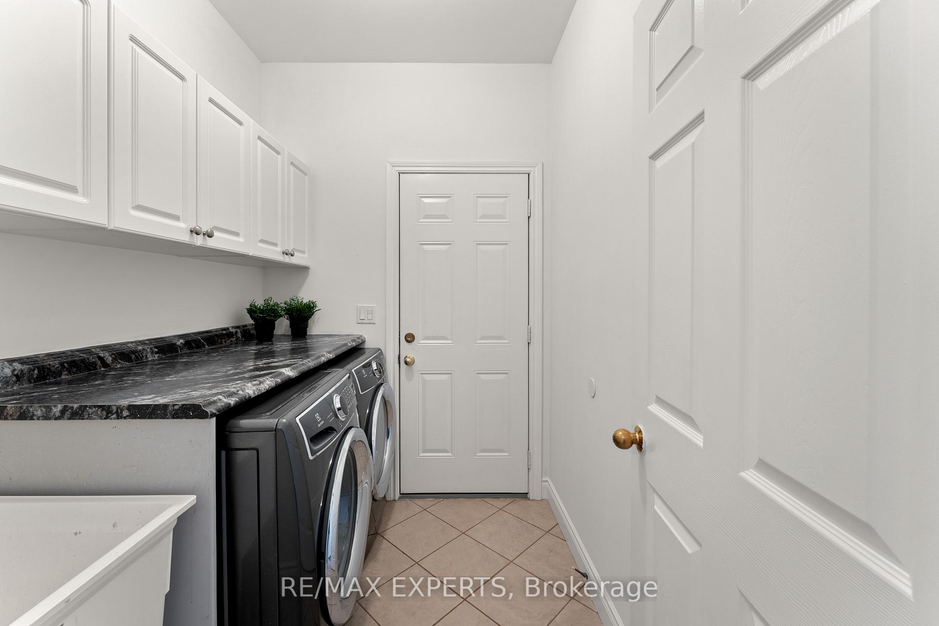 Photo 27 of 66 Schweitzer Crescent, Wellesley — HOMEH