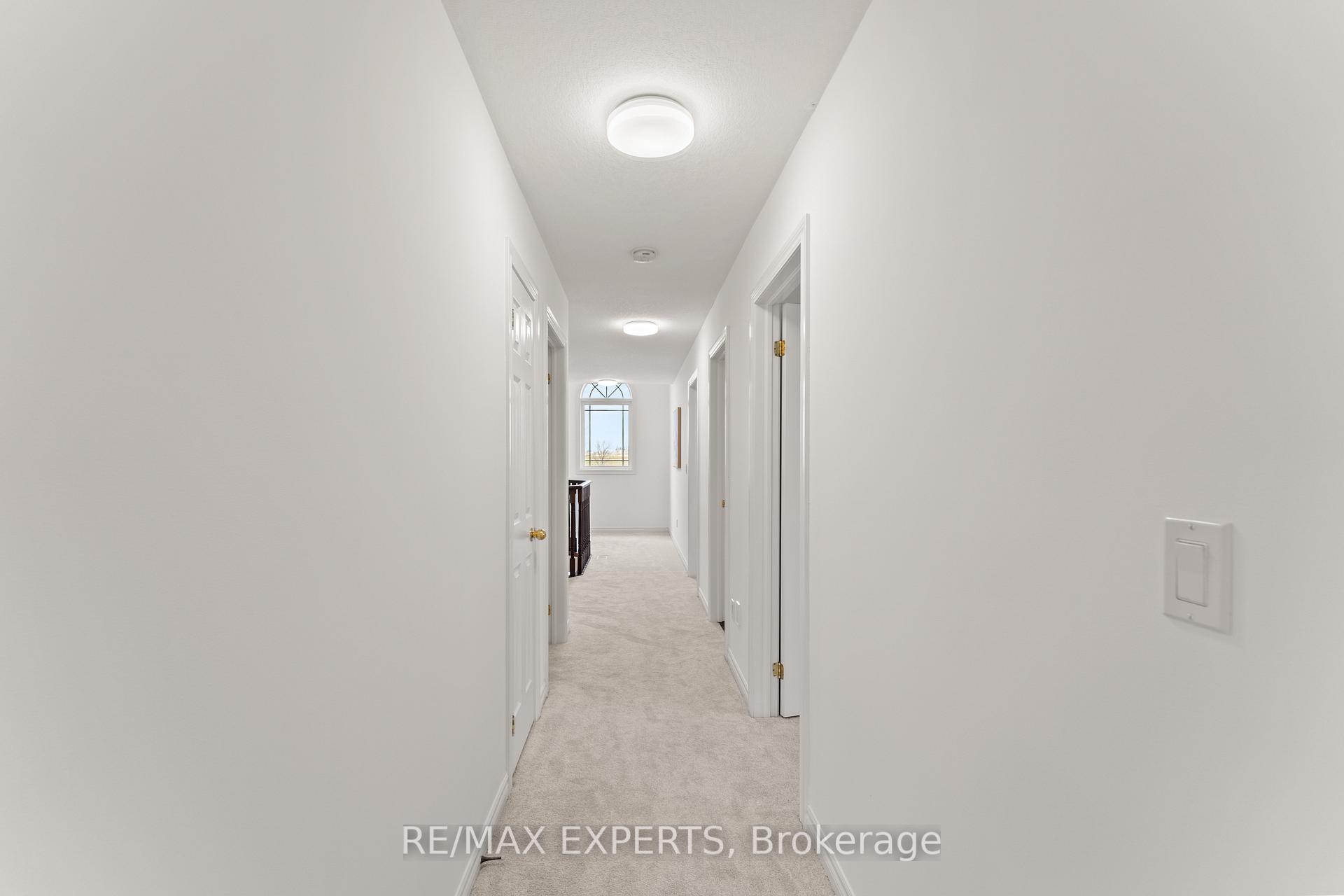 Photo 32 of 66 Schweitzer Crescent, Wellesley — HOMEH