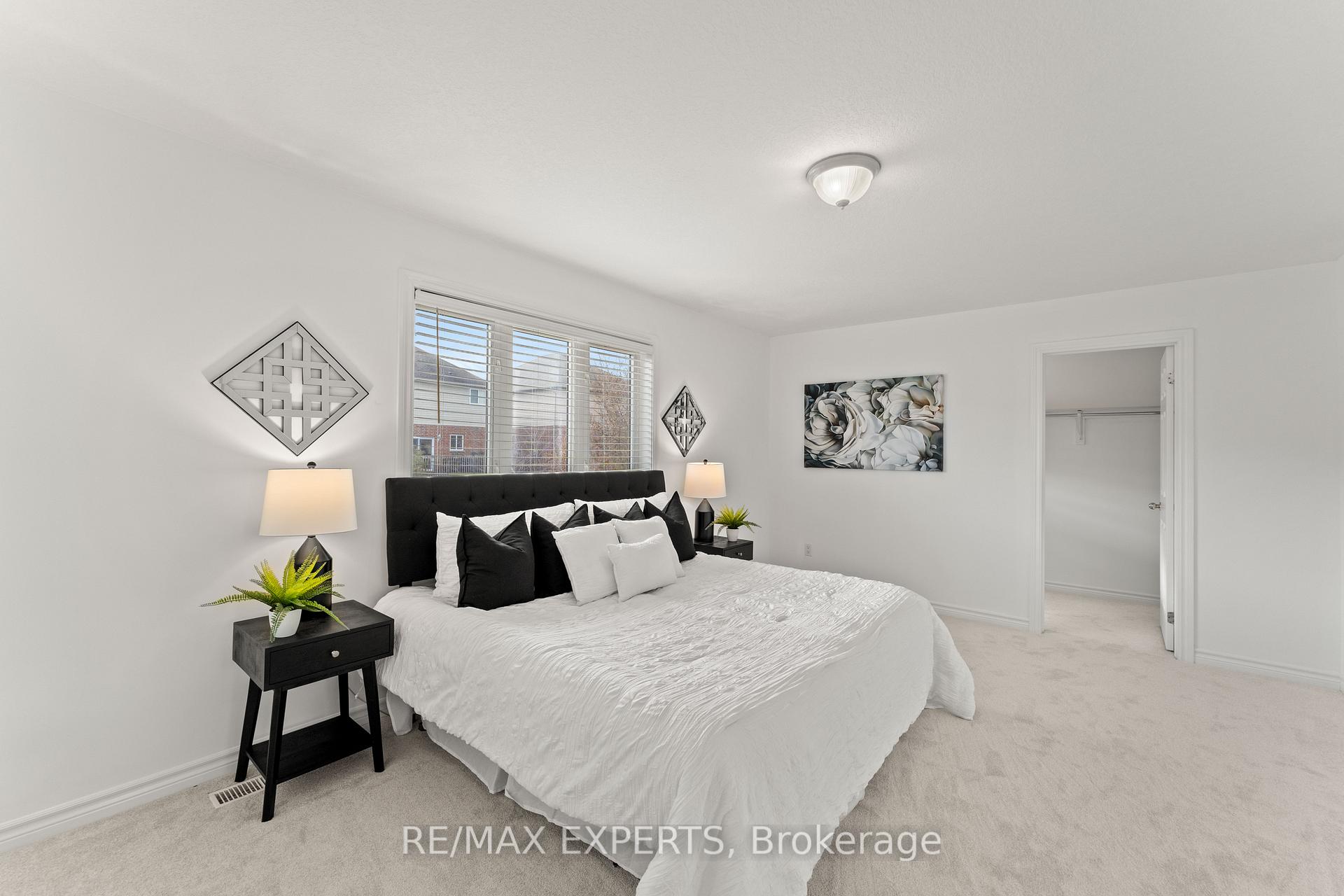 Photo 33 of 66 Schweitzer Crescent, Wellesley — HOMEH