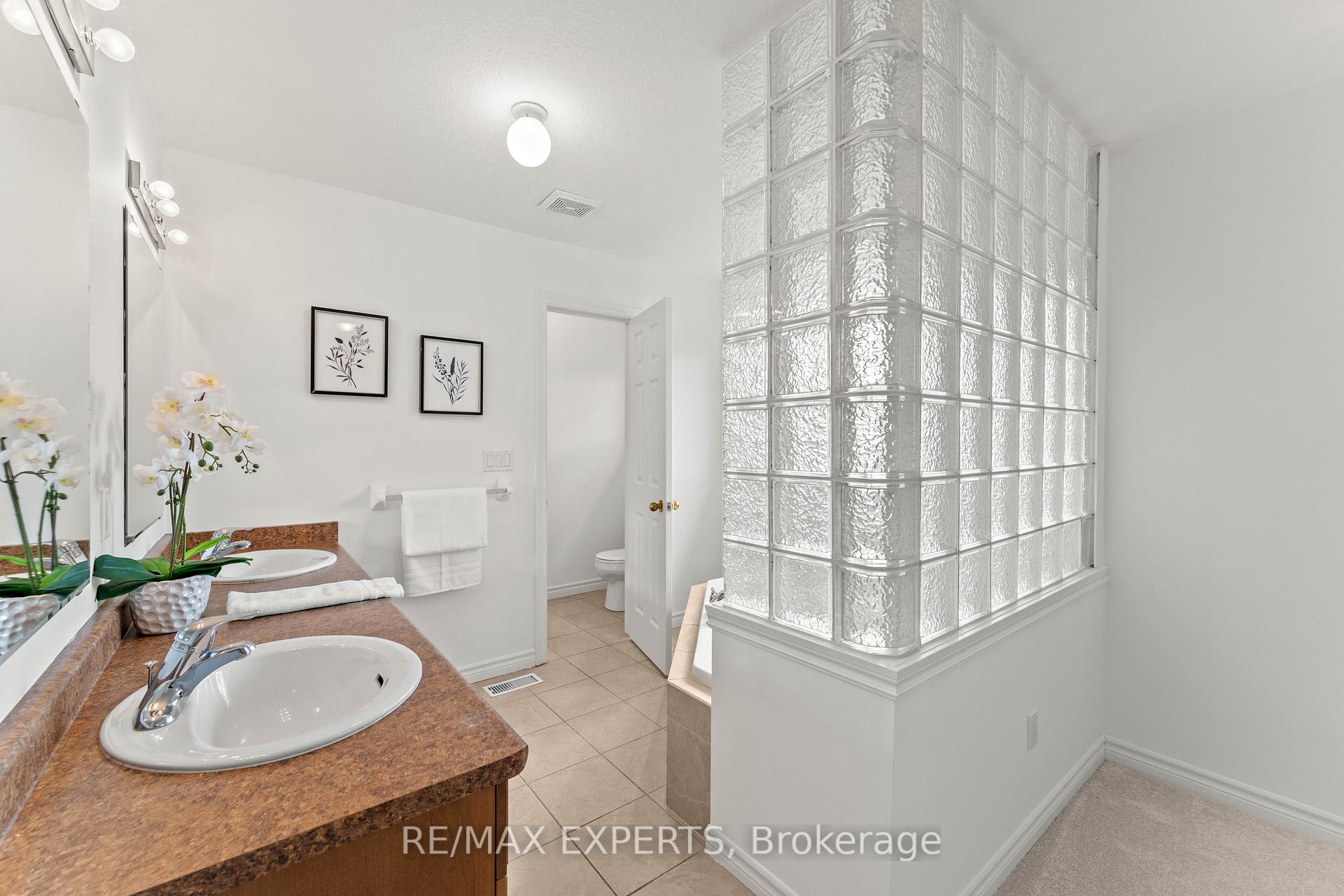 Photo 35 of 66 Schweitzer Crescent, Wellesley — HOMEH