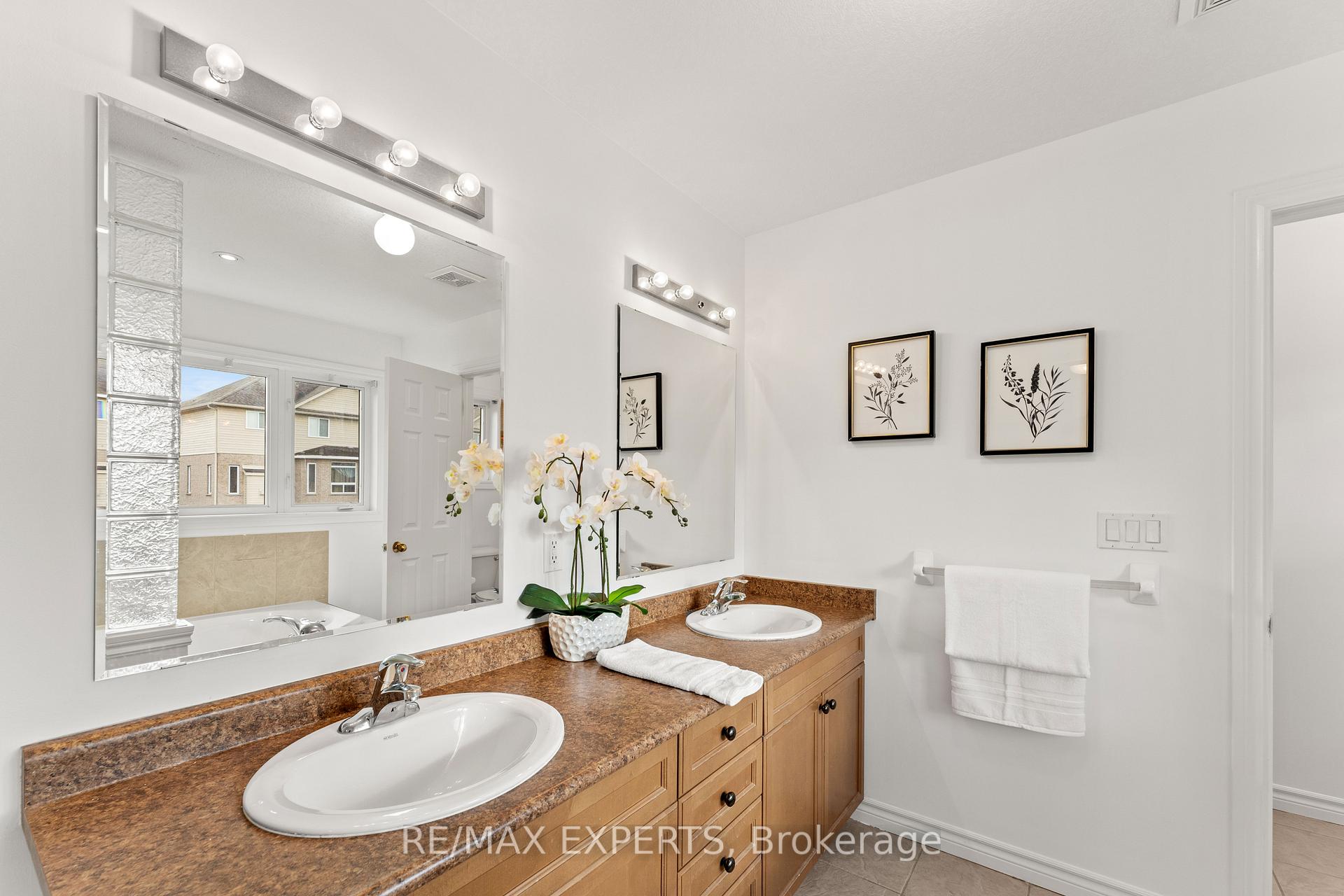 Photo 36 of 66 Schweitzer Crescent, Wellesley — HOMEH