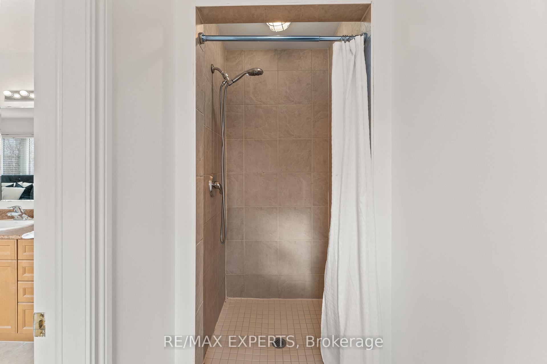 Photo 37 of 66 Schweitzer Crescent, Wellesley — HOMEH
