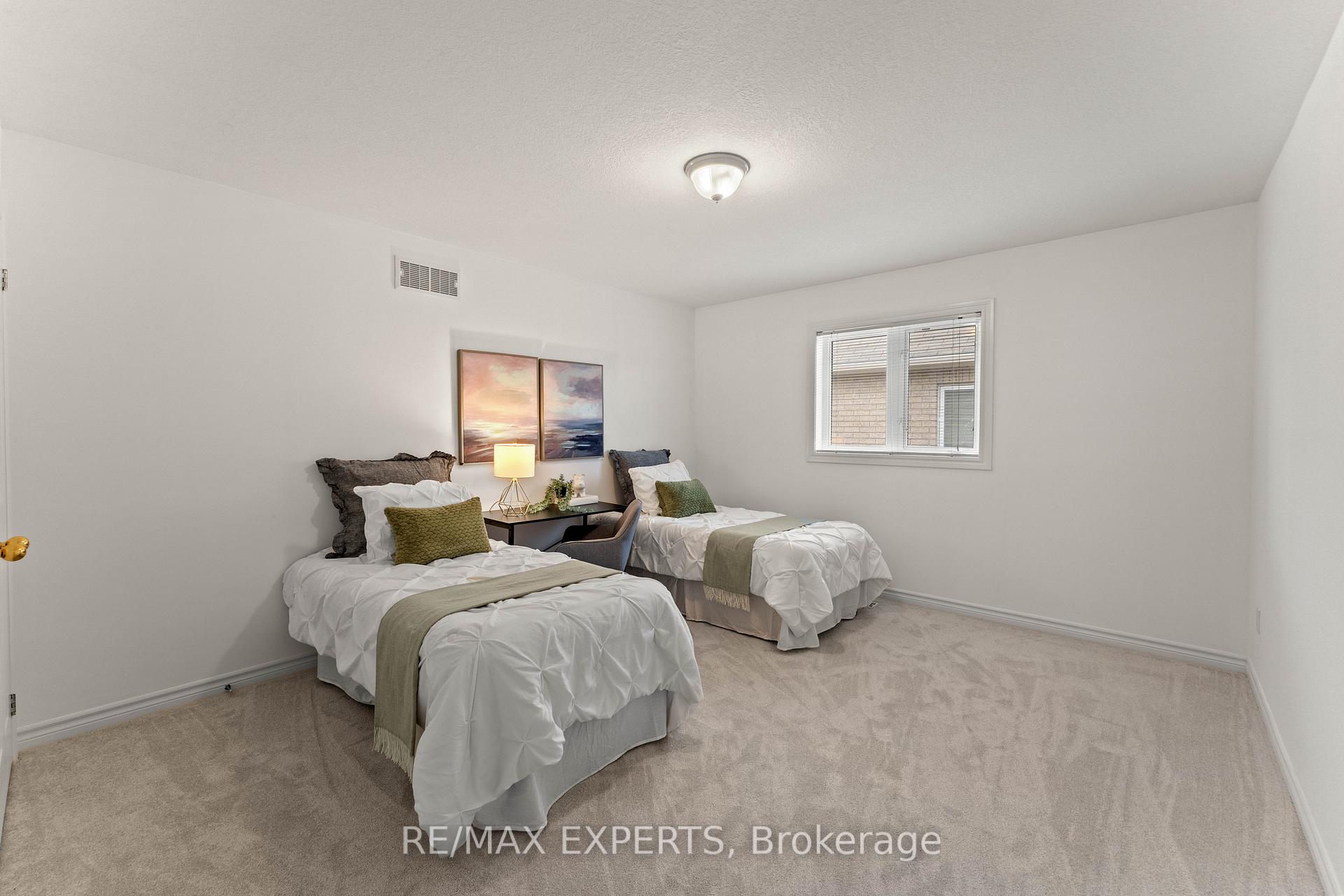 Photo 38 of 66 Schweitzer Crescent, Wellesley — HOMEH