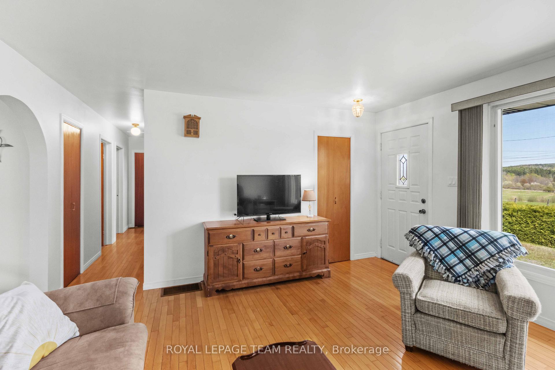 Photo 11 of 286 Siberia Road, Madawaska Valley, Madawaska Valley — HOMEH