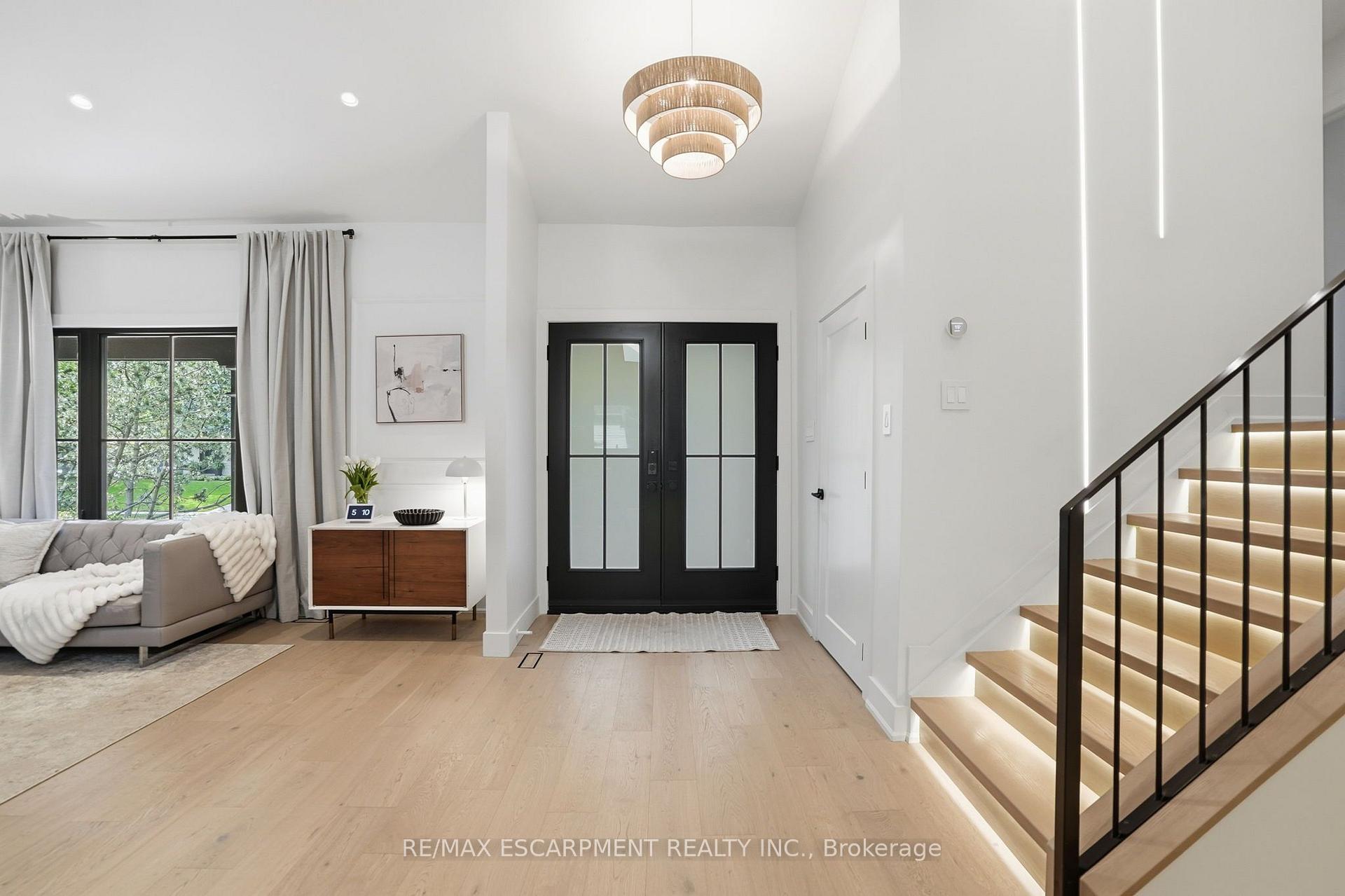 Photo 2 of 345 Rankin Drive, Burlington, Roseland — HOMEH