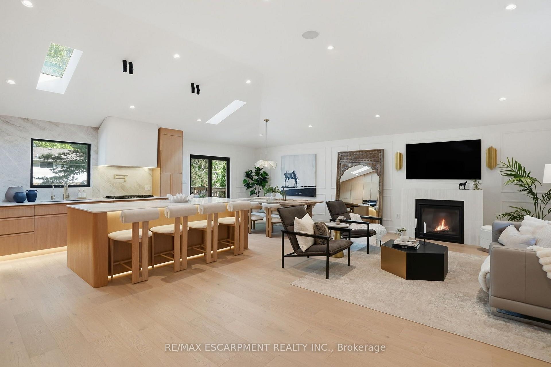 Photo 3 of 345 Rankin Drive, Burlington, Roseland — HOMEH
