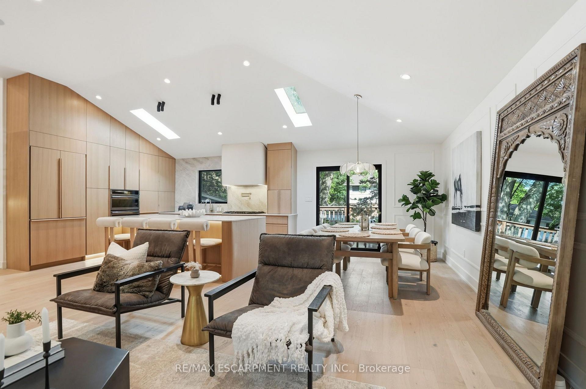 Photo 4 of 345 Rankin Drive, Burlington, Roseland — HOMEH