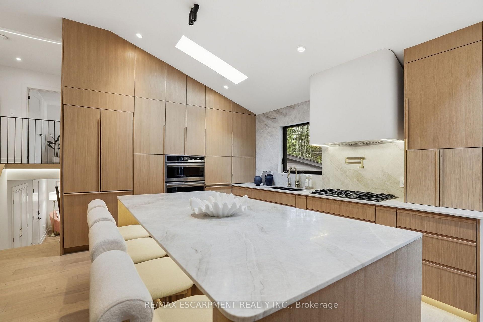 Photo 8 of 345 Rankin Drive, Burlington, Roseland — HOMEH