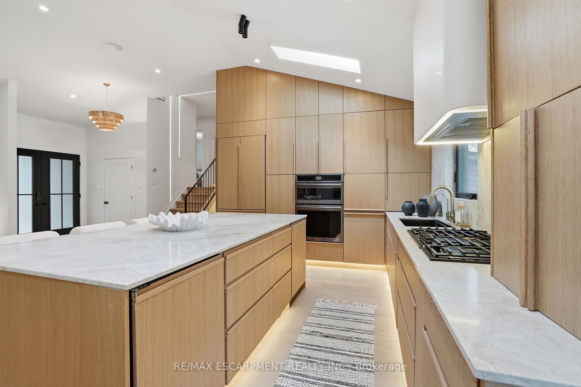 Photo 9 of 345 Rankin Drive, Burlington, Roseland — HOMEH