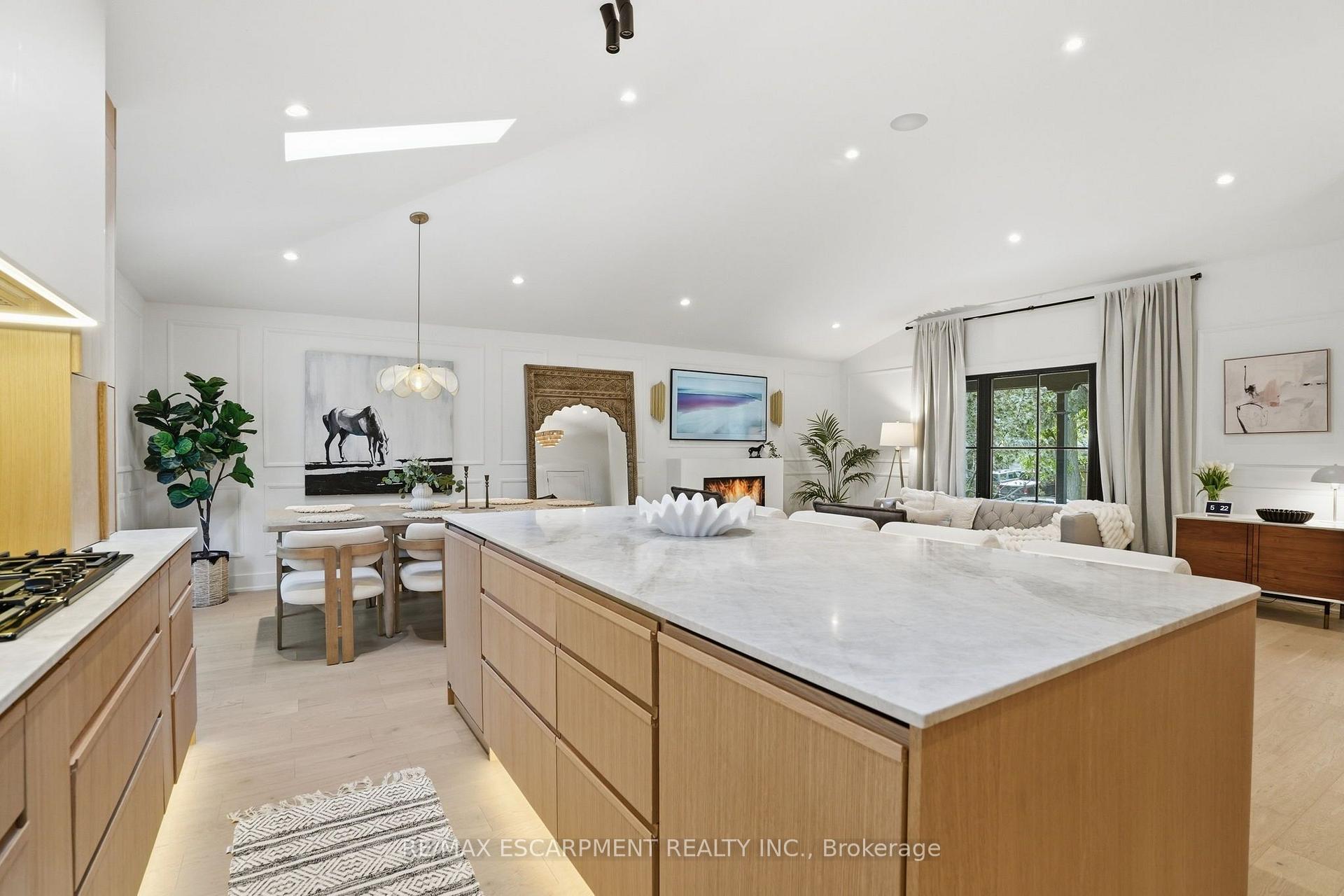 Photo 10 of 345 Rankin Drive, Burlington, Roseland — HOMEH