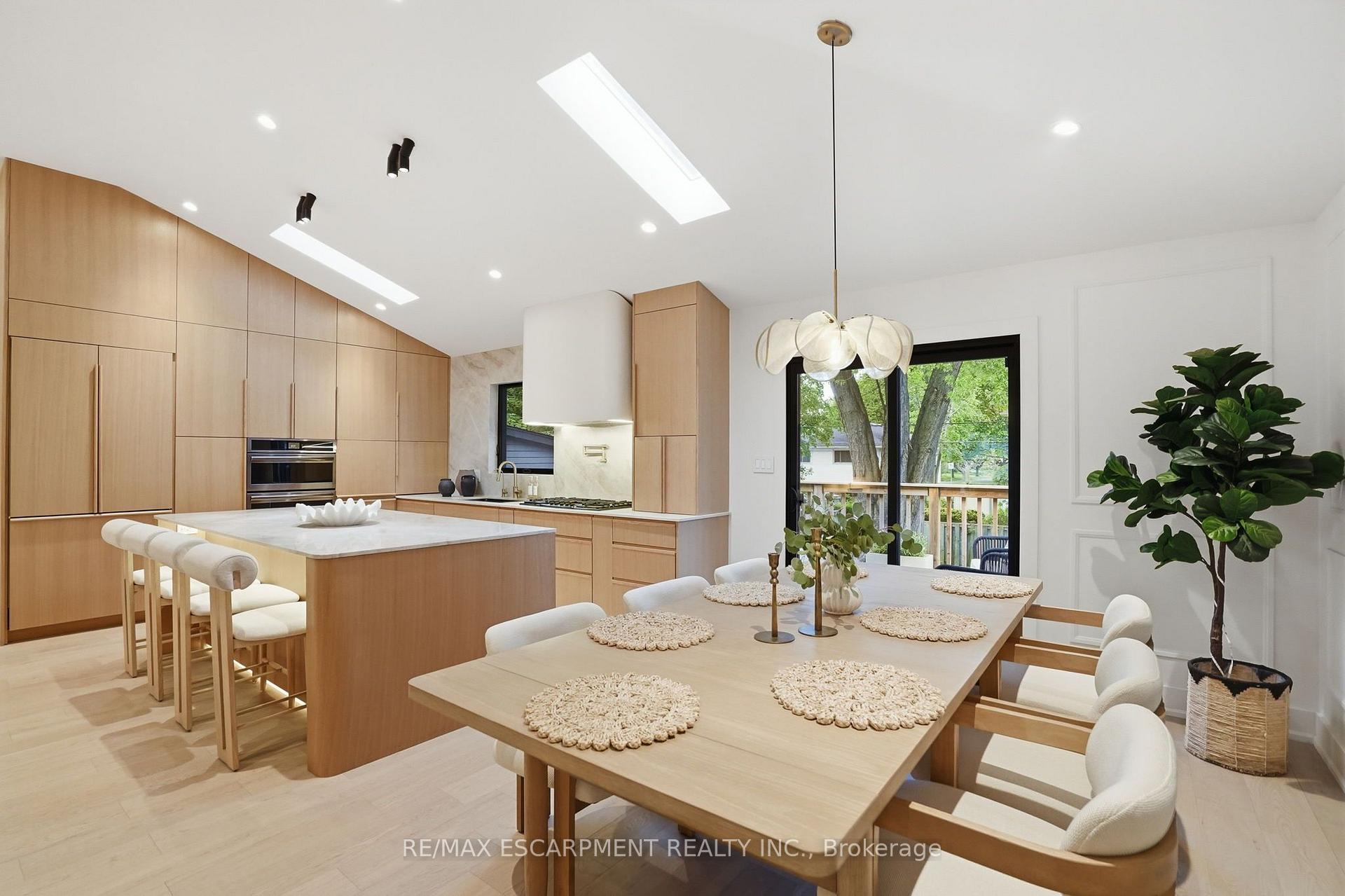 Photo 11 of 345 Rankin Drive, Burlington, Roseland — HOMEH