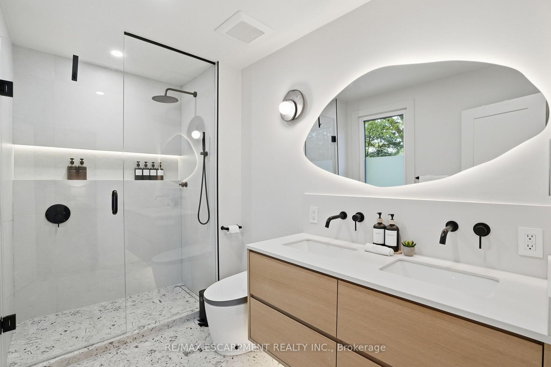 Photo 16 of 345 Rankin Drive, Burlington, Roseland — HOMEH