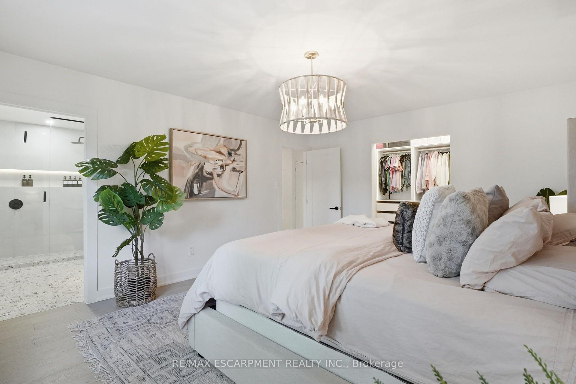 Photo 17 of 345 Rankin Drive, Burlington, Roseland — HOMEH