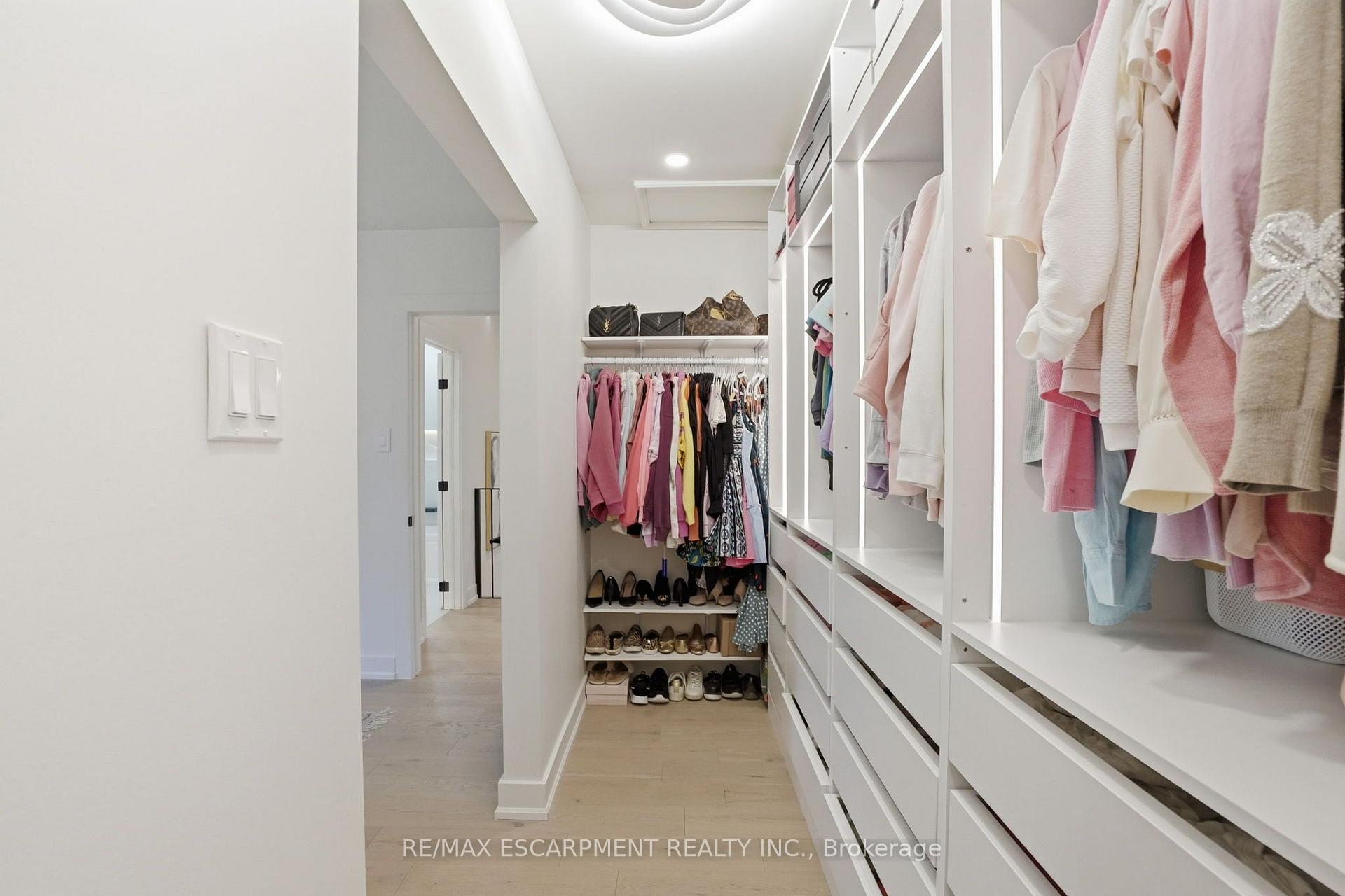 Photo 18 of 345 Rankin Drive, Burlington, Roseland — HOMEH