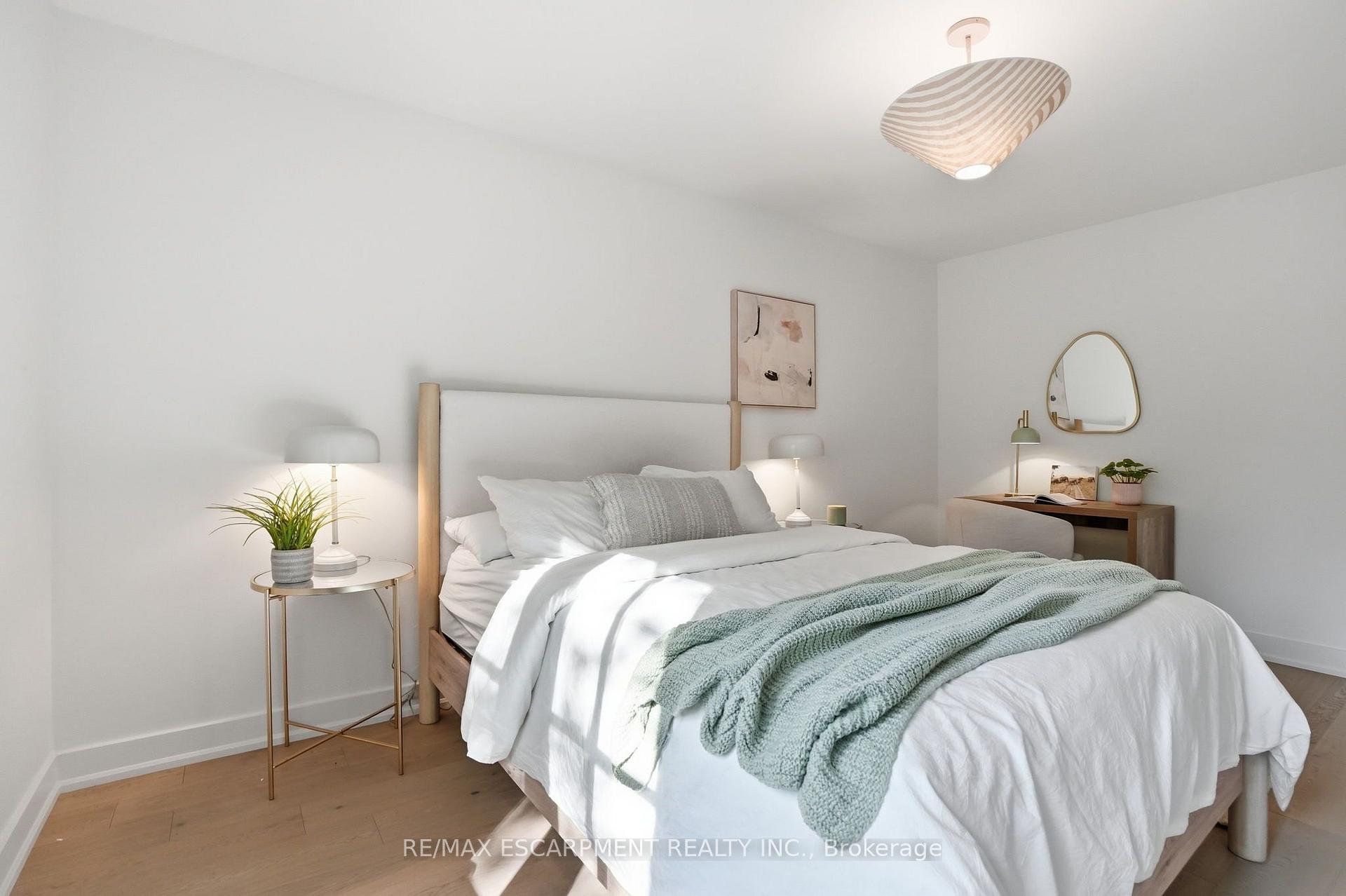 Photo 20 of 345 Rankin Drive, Burlington, Roseland — HOMEH