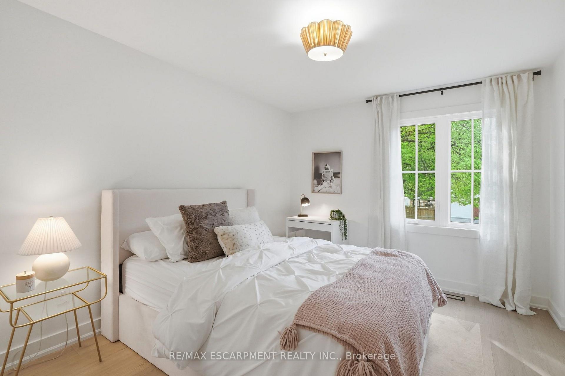 Photo 21 of 345 Rankin Drive, Burlington, Roseland — HOMEH