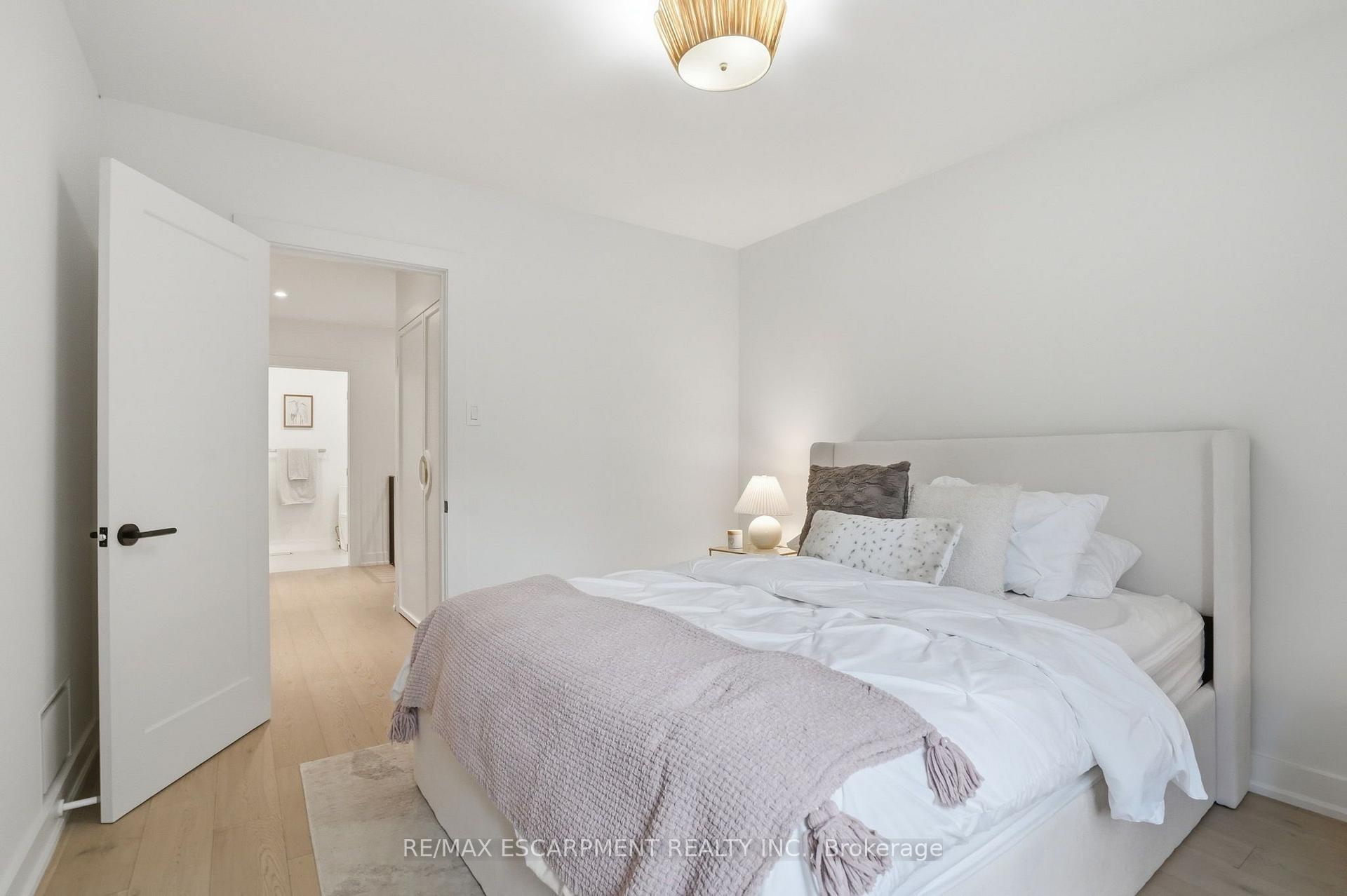 Photo 22 of 345 Rankin Drive, Burlington, Roseland — HOMEH