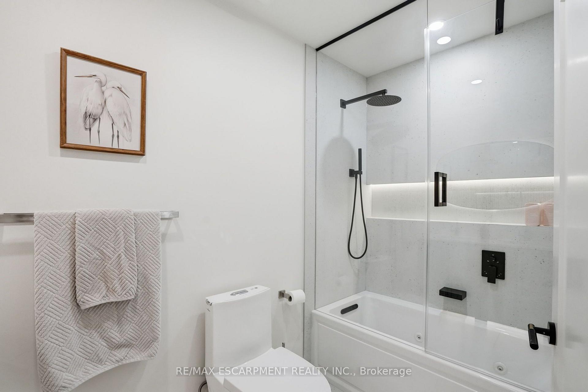 Photo 24 of 345 Rankin Drive, Burlington, Roseland — HOMEH