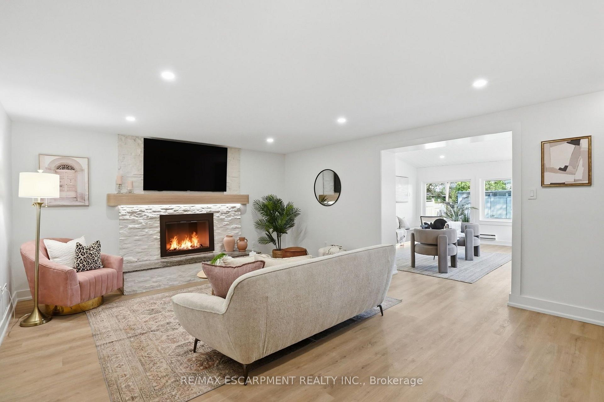 Photo 26 of 345 Rankin Drive, Burlington, Roseland — HOMEH