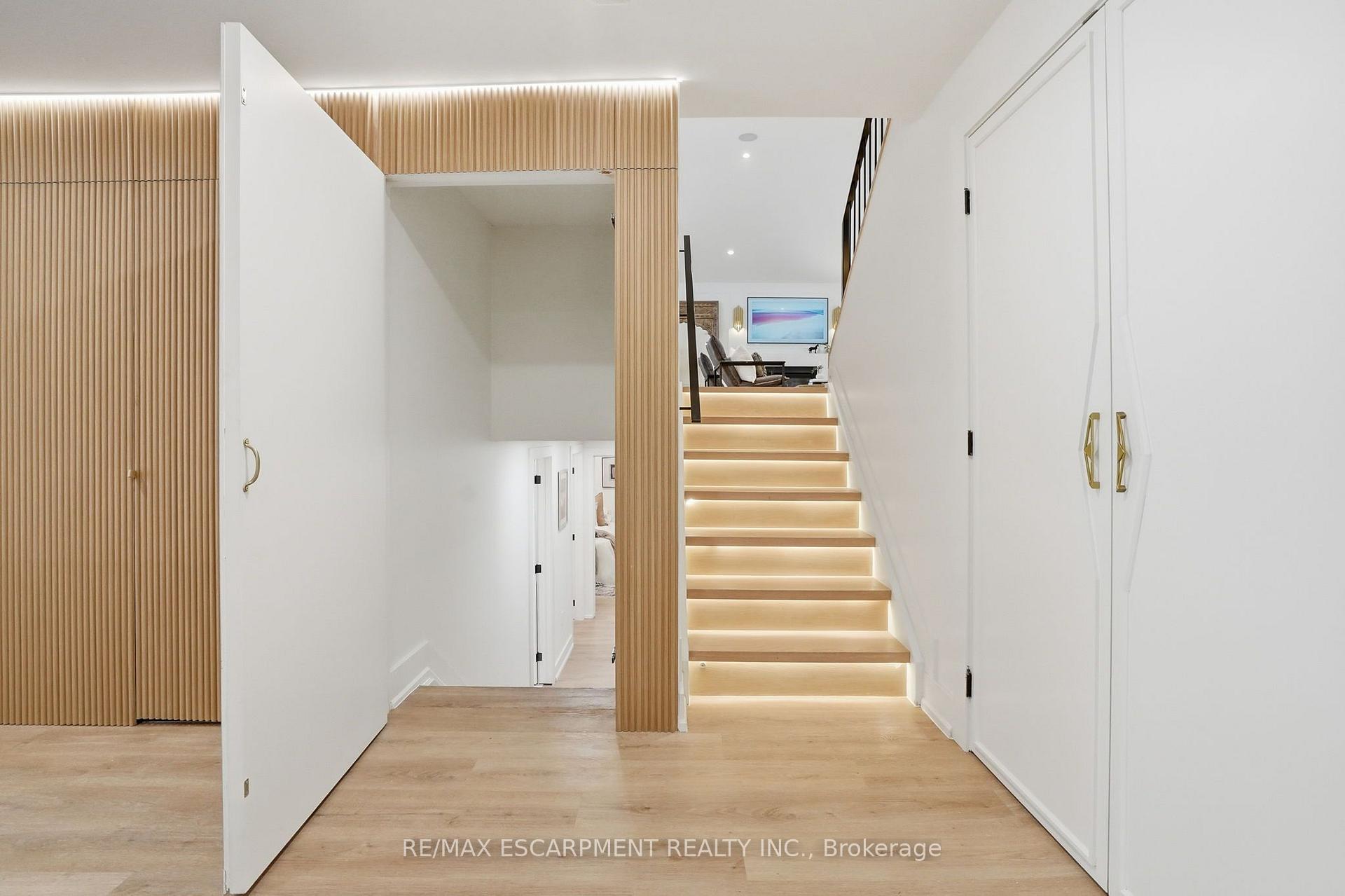 Photo 36 of 345 Rankin Drive, Burlington, Roseland — HOMEH