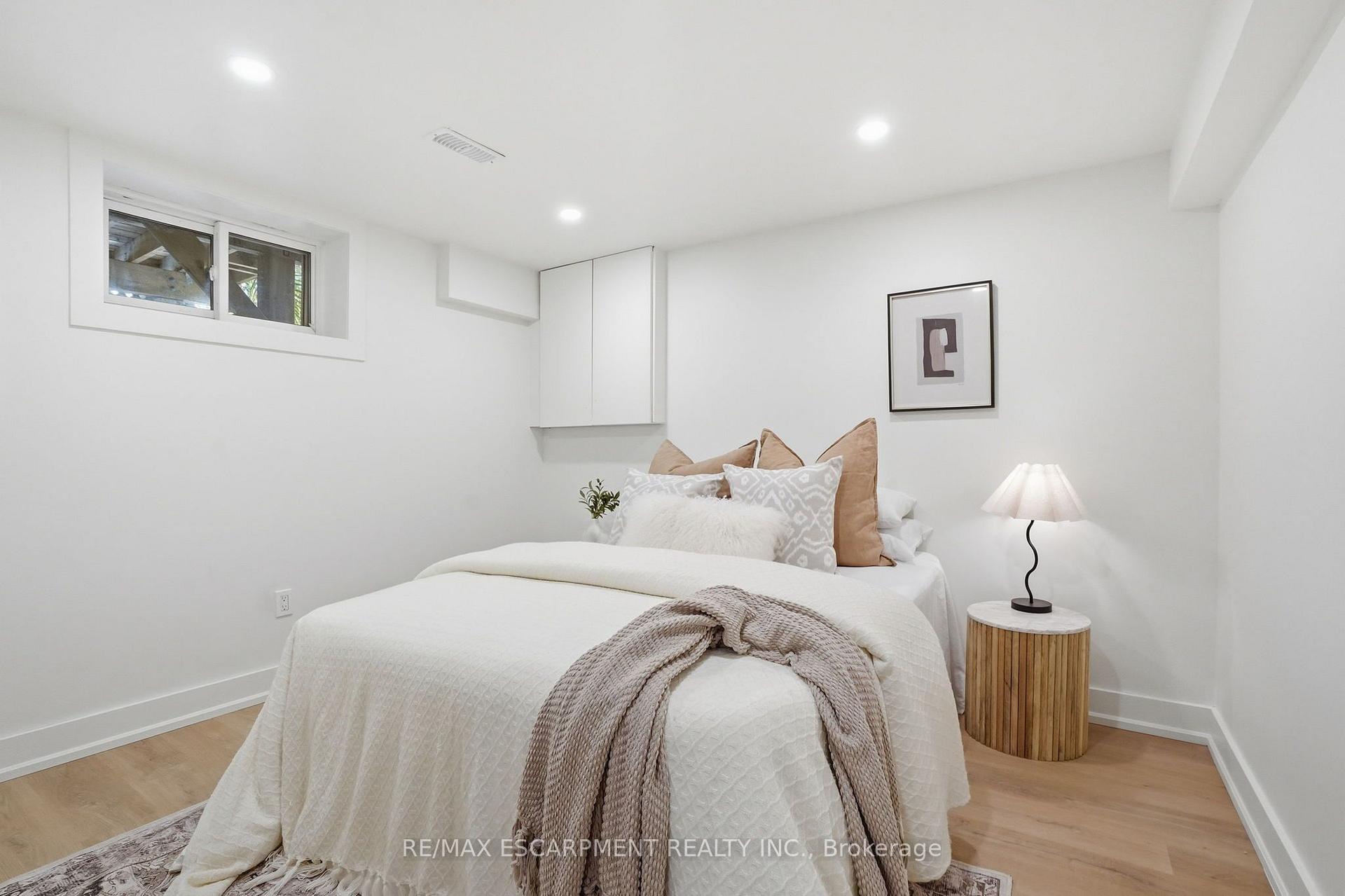 Photo 38 of 345 Rankin Drive, Burlington, Roseland — HOMEH