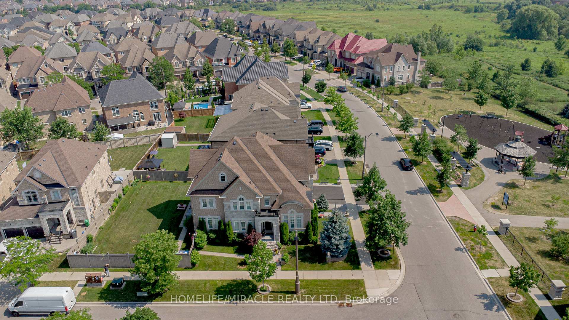 Photo 2 of 37 Degrey Drive, Brampton, Bram East — HOMEH