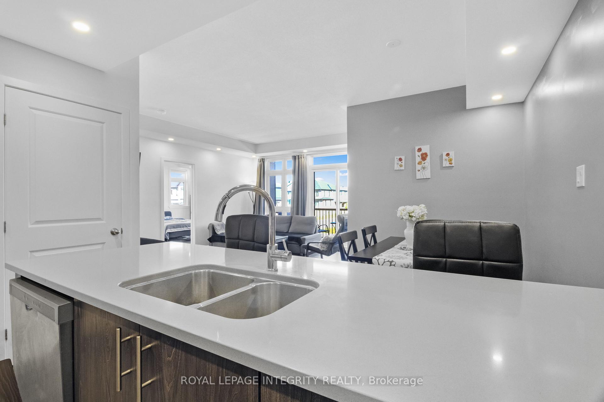 Photo 10 of Unit Unit # H, 55 Overberg Way, Ottawa, Kanata - Emerald Meadows/Trailwest — HOMEH