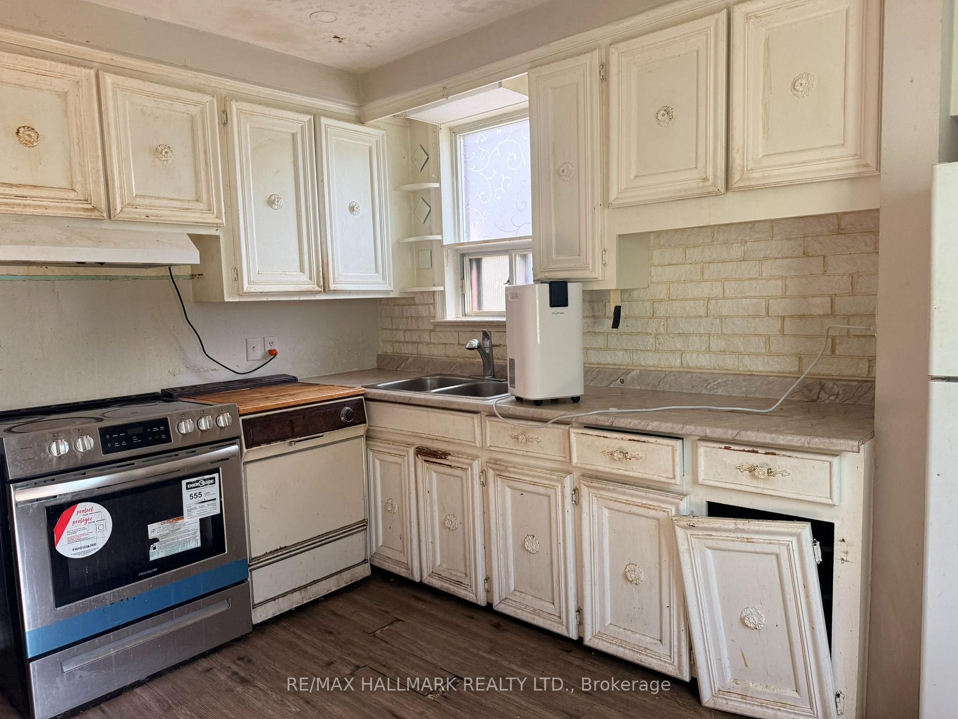 Photo 3 of 29 Flempton Crescent, Scarborough, Ionview — HOMEH