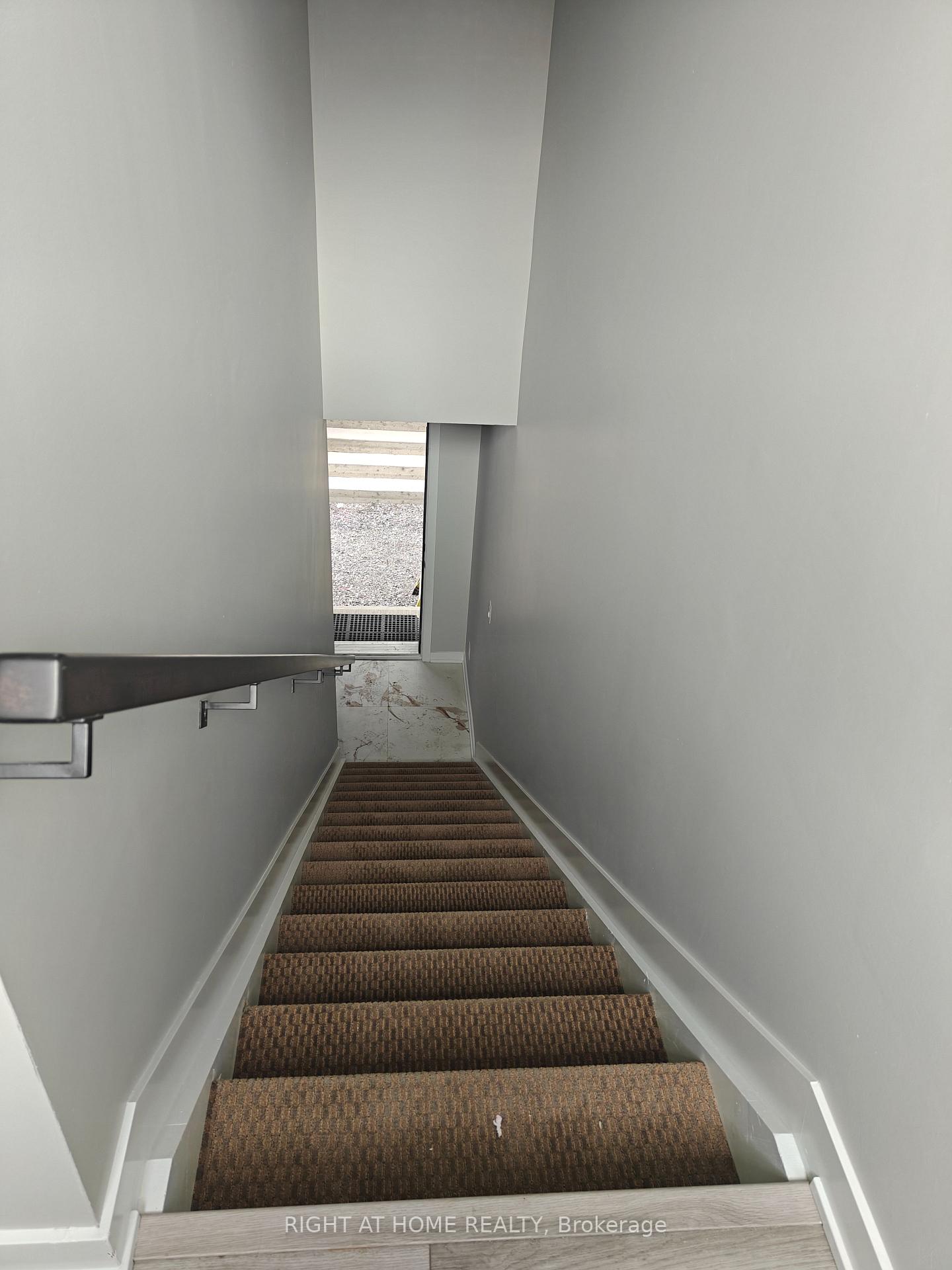 Photo 3 of Unit C, 1332 Thames Street, Ottawa, Carlington — HOMEH
