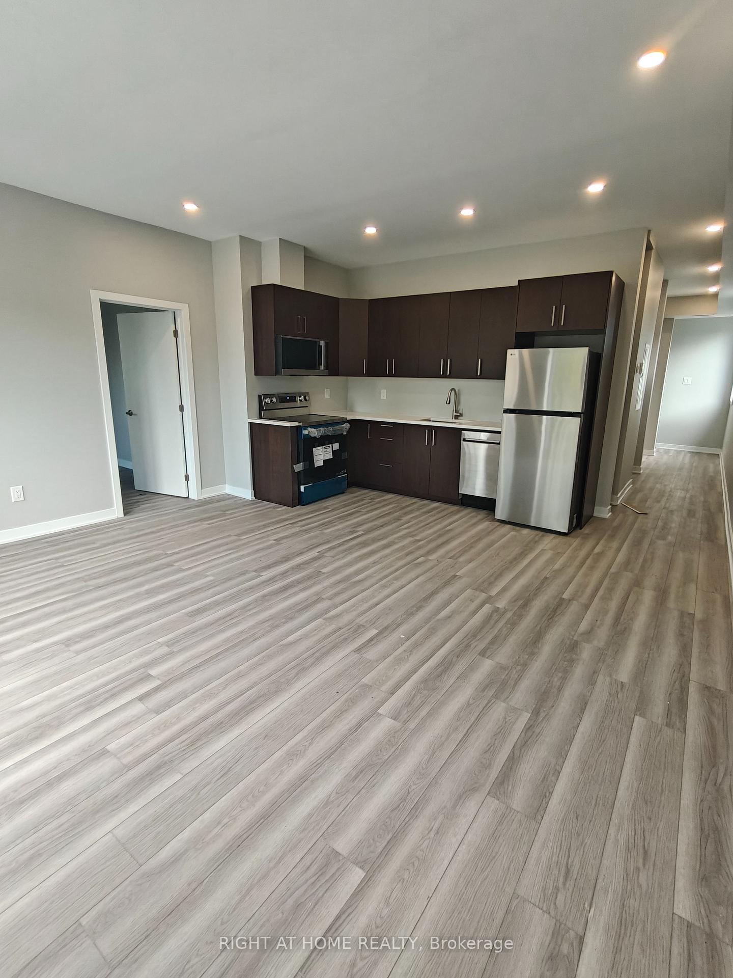Photo 5 of Unit C, 1332 Thames Street, Ottawa, Carlington — HOMEH