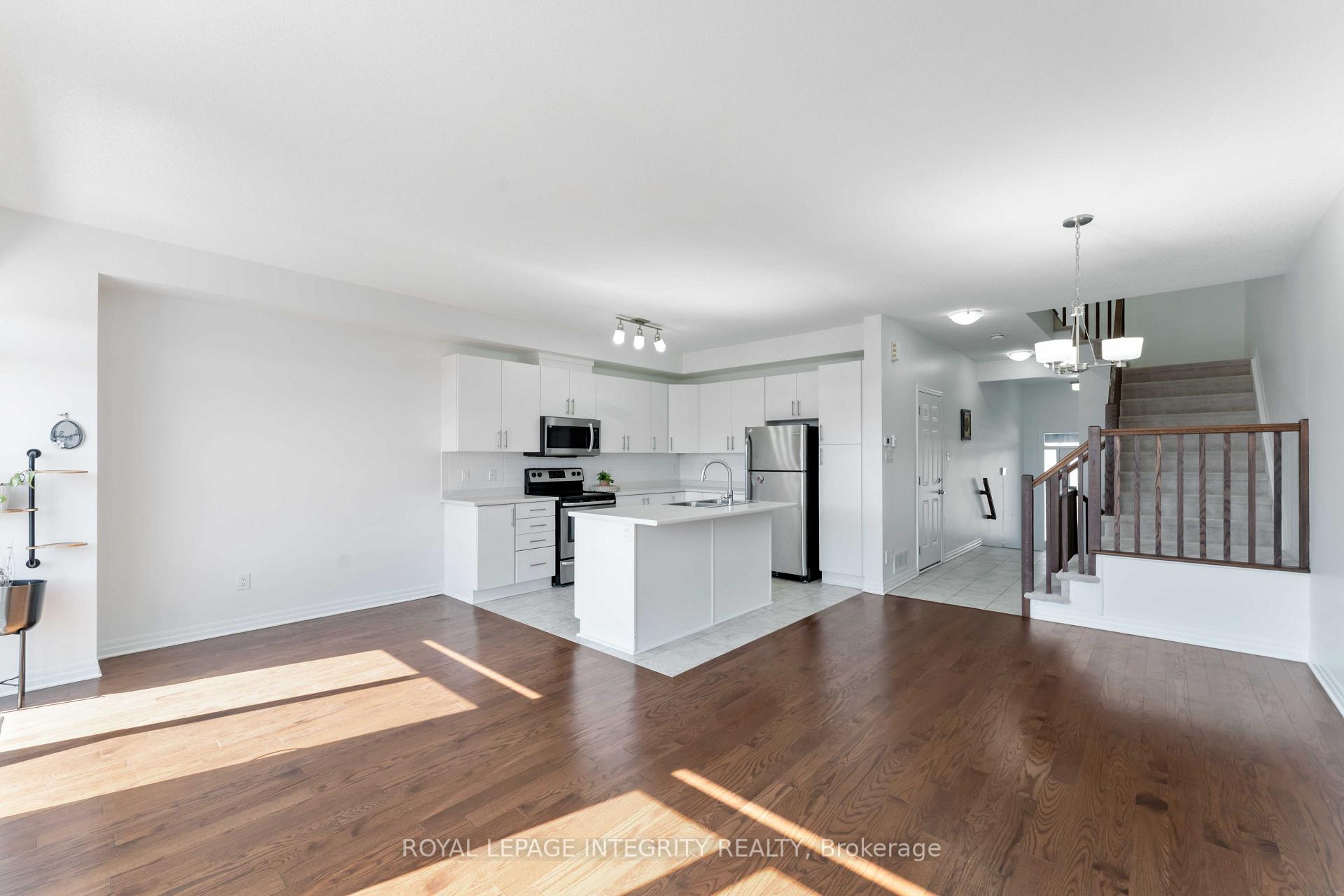 Photo 5 of 521 Rioja Street, Ottawa, Kanata - Emerald Meadows/Trailwest — HOMEH