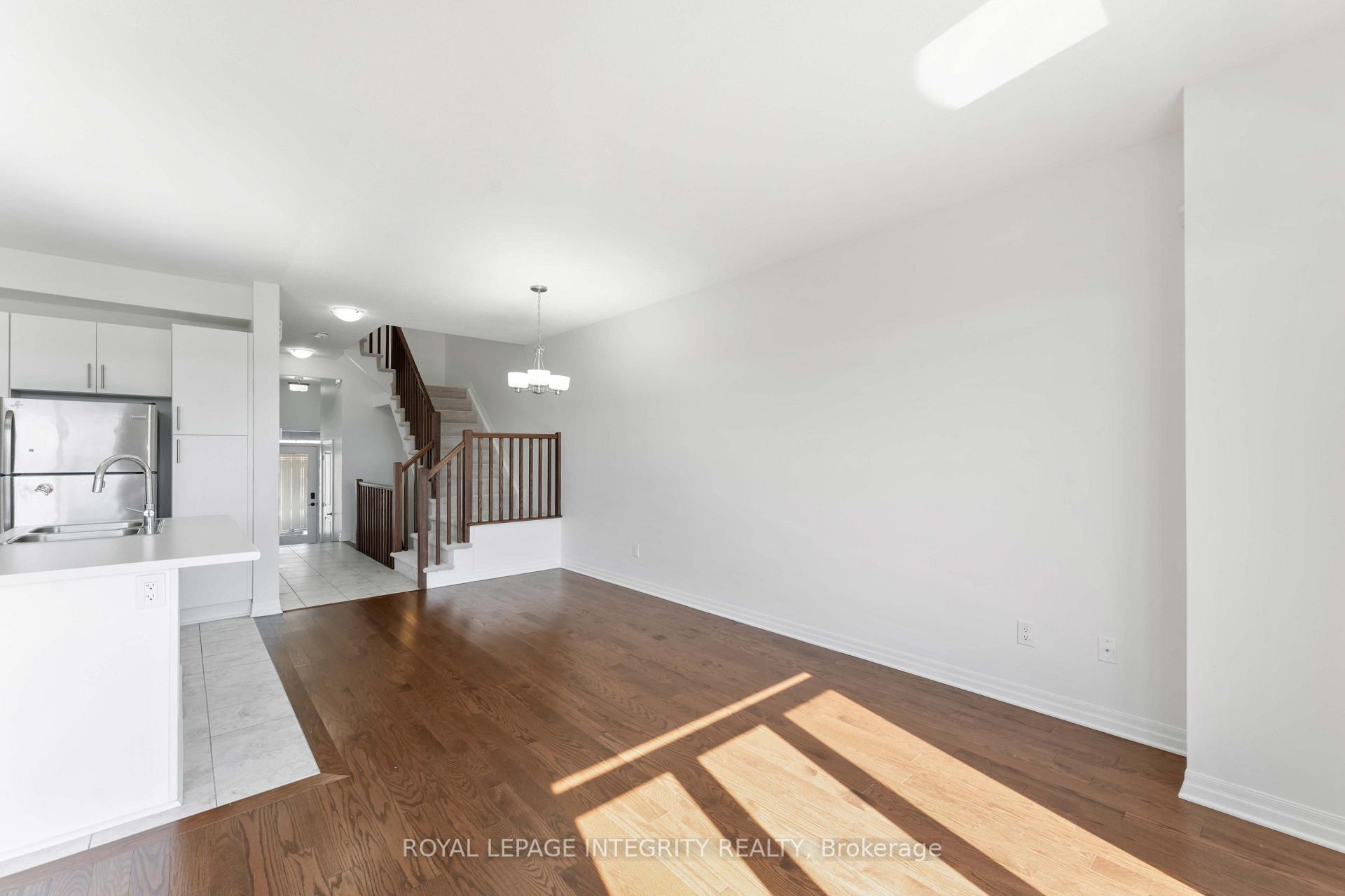 Photo 6 of 521 Rioja Street, Ottawa, Kanata - Emerald Meadows/Trailwest — HOMEH