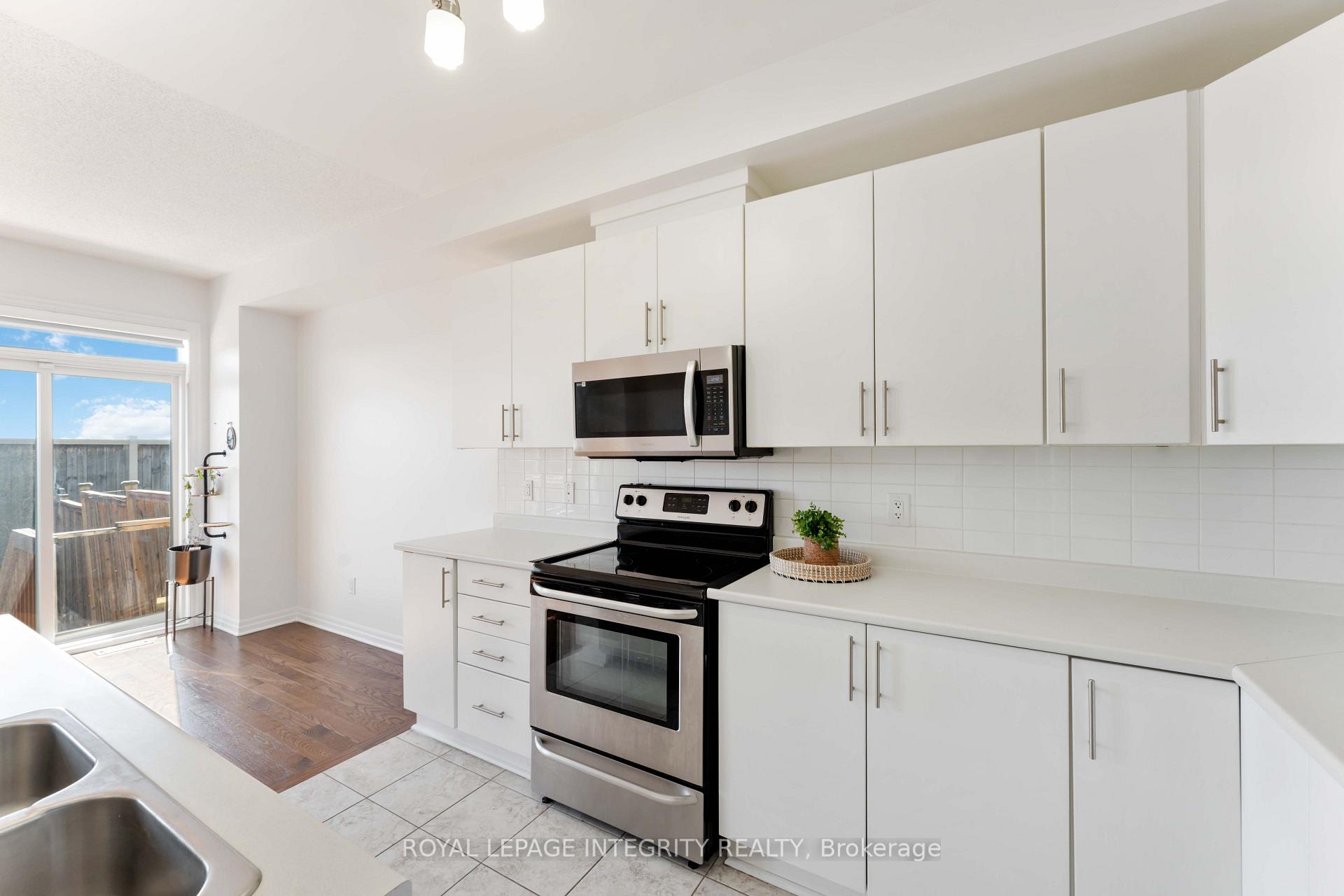 Photo 11 of 521 Rioja Street, Ottawa, Kanata - Emerald Meadows/Trailwest — HOMEH