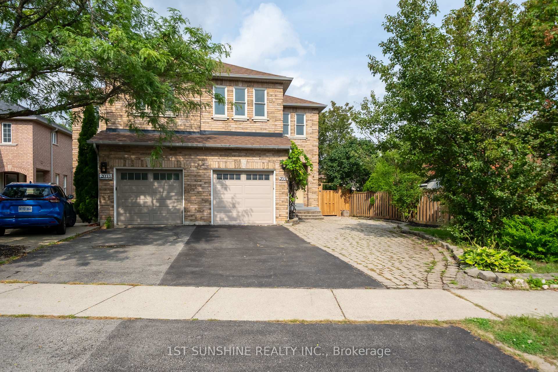 Photo 2 of 2031 Westree Drive, Oakville, West Oak Trails — HOMEH