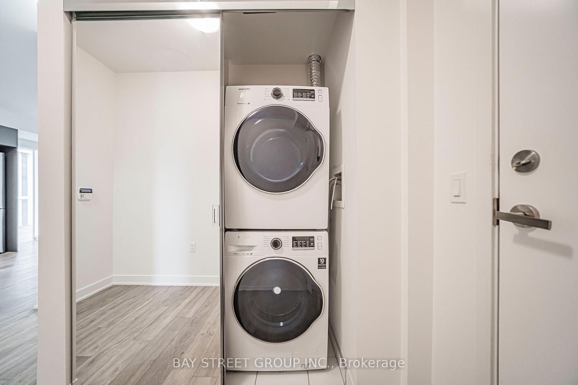 Photo 4 of Unit 2412, 195 Redpath Avenue, Toronto, Mount Pleasant West — HOMEH