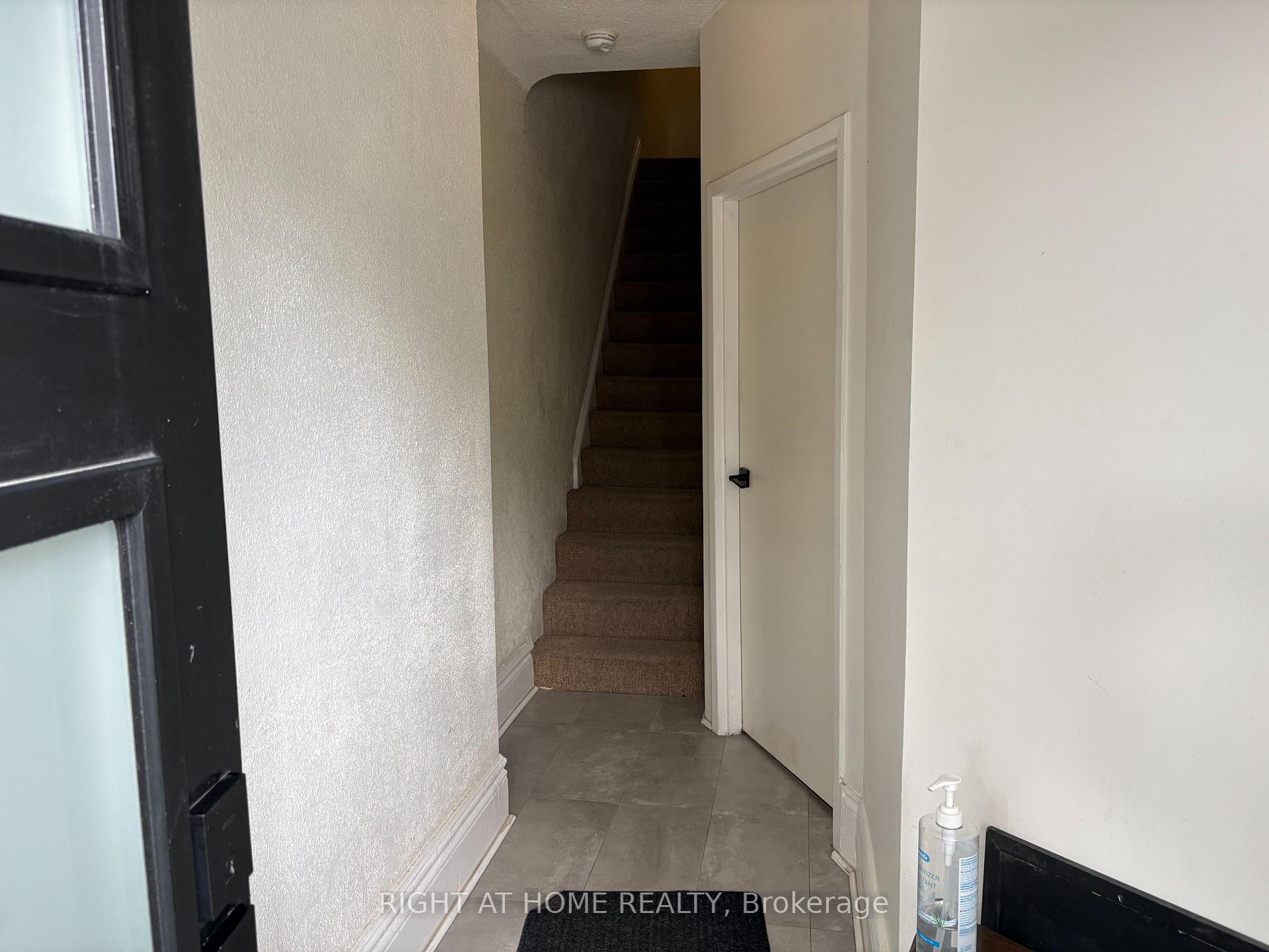 Photo 3 of Unit 2, 1015 Bathurst Street, Toronto, The Annex — HOMEH