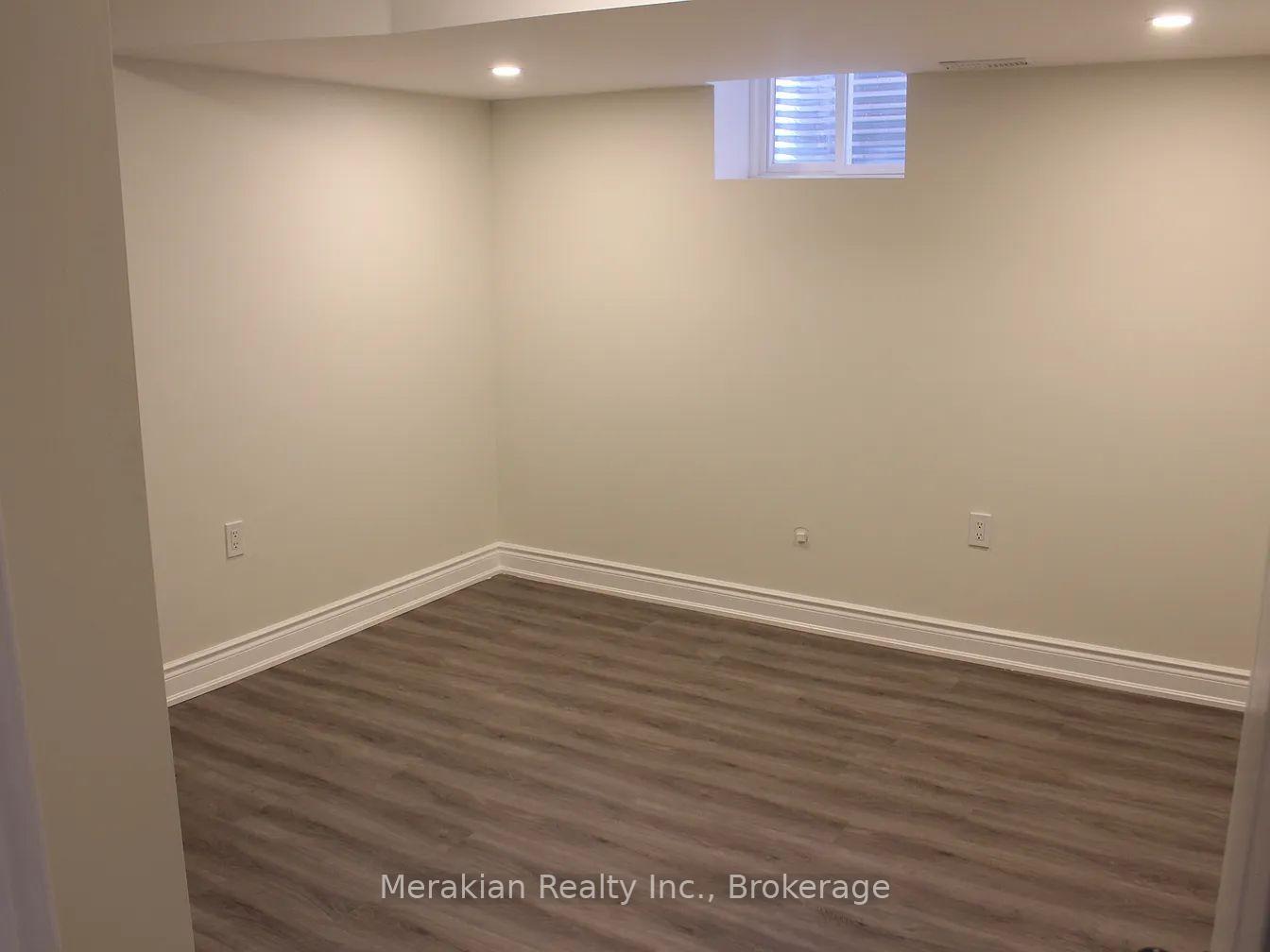 Photo 4 of 48 Mediterranean Crescent, Brampton, Bram West — HOMEH