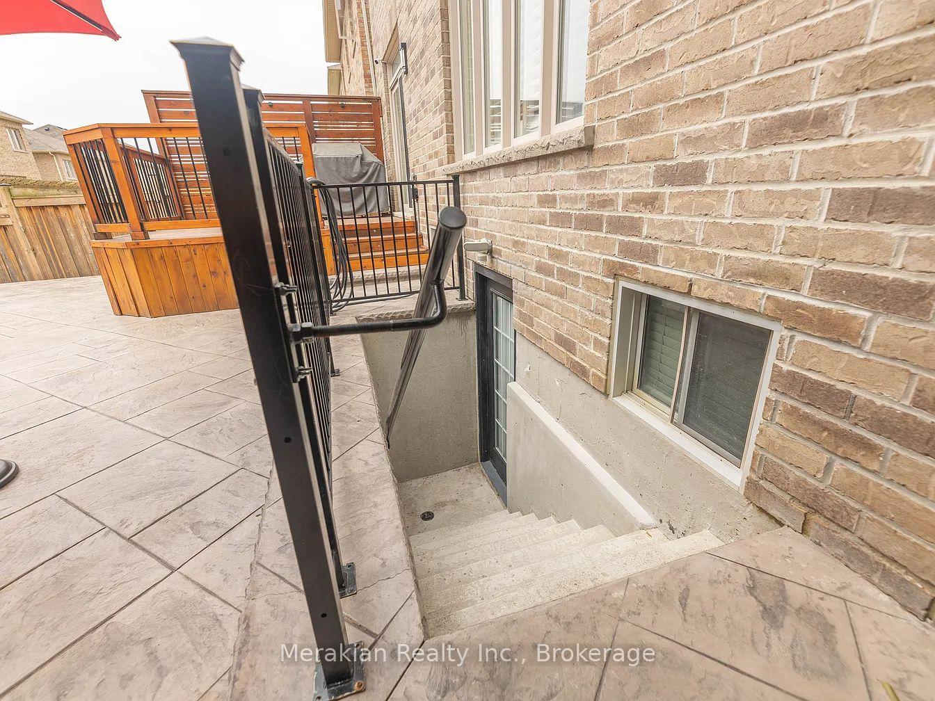 Photo 10 of 48 Mediterranean Crescent, Brampton, Bram West — HOMEH