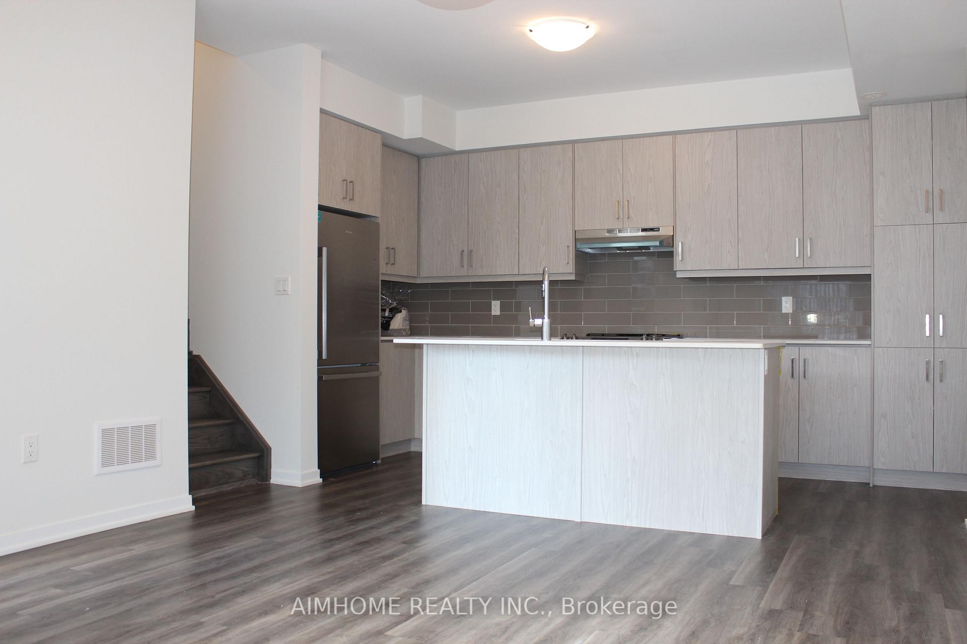 Photo 4 of Unit Th375, 80 Honeycrisp Crescent, Vaughan, Vaughan Corporate Centre — HOMEH