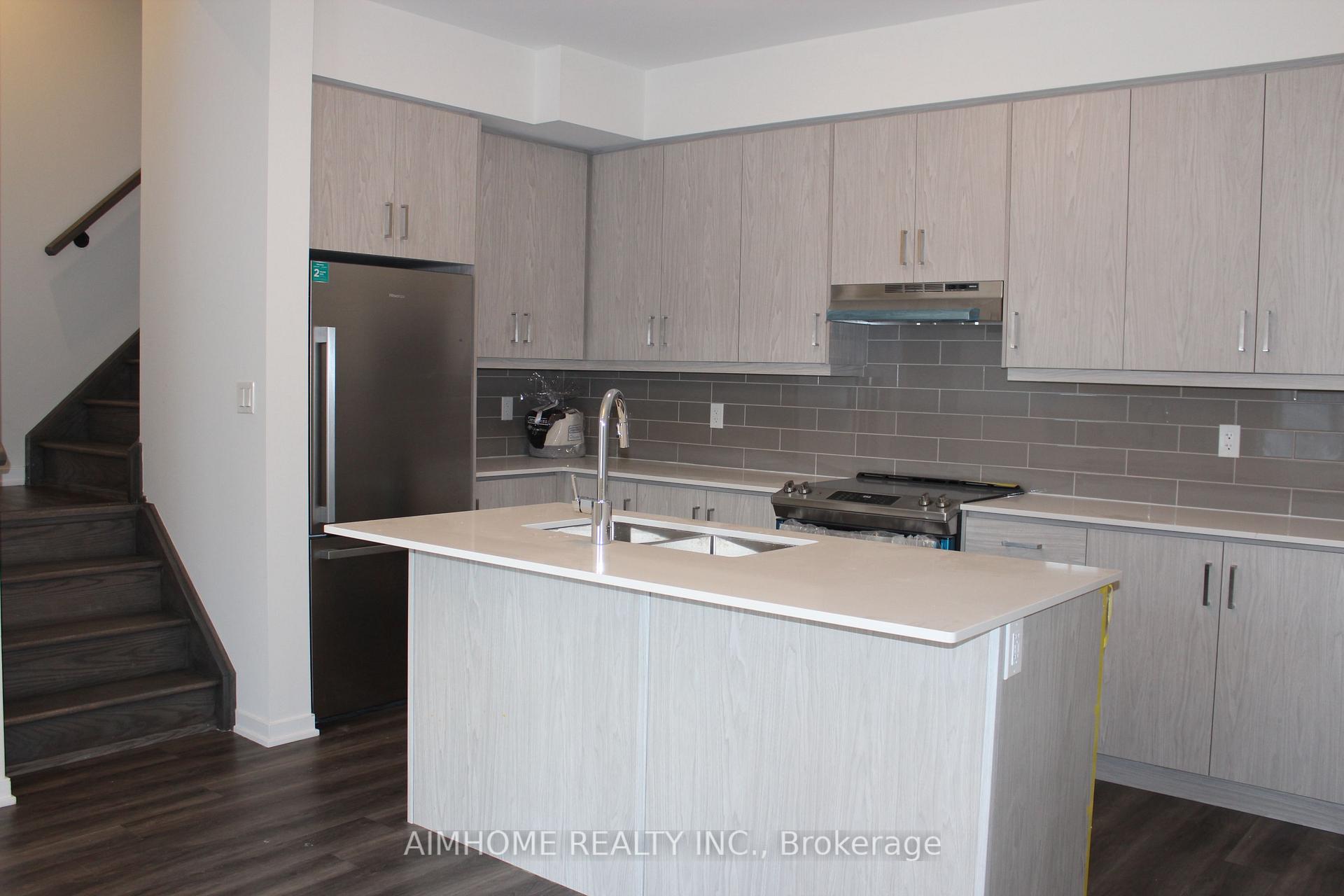 Photo 5 of Unit Th375, 80 Honeycrisp Crescent, Vaughan, Vaughan Corporate Centre — HOMEH