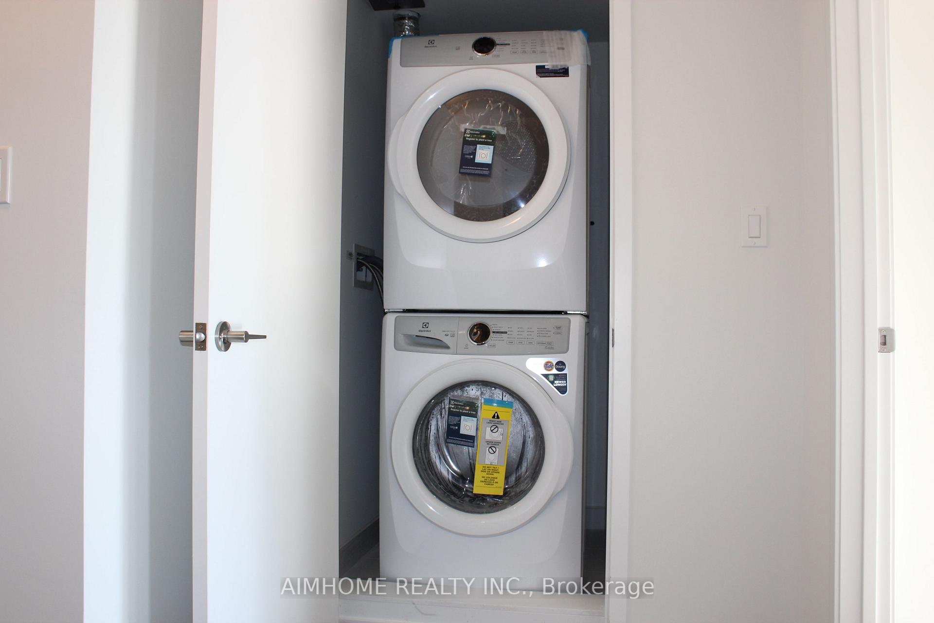 Photo 8 of Unit Th375, 80 Honeycrisp Crescent, Vaughan, Vaughan Corporate Centre — HOMEH