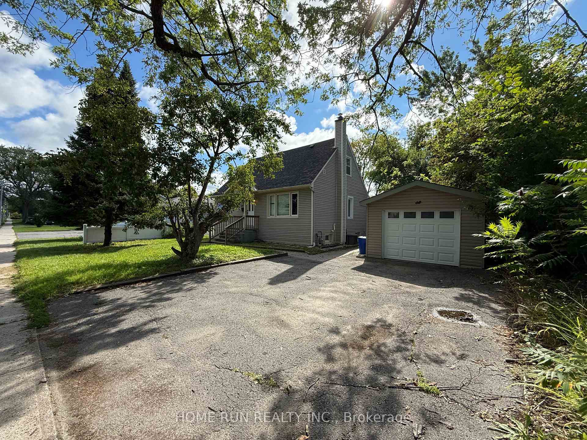 Photo 1 of 68 Meadowlands Drive W, Ottawa, Meadowlands/Crestview — HOMEH