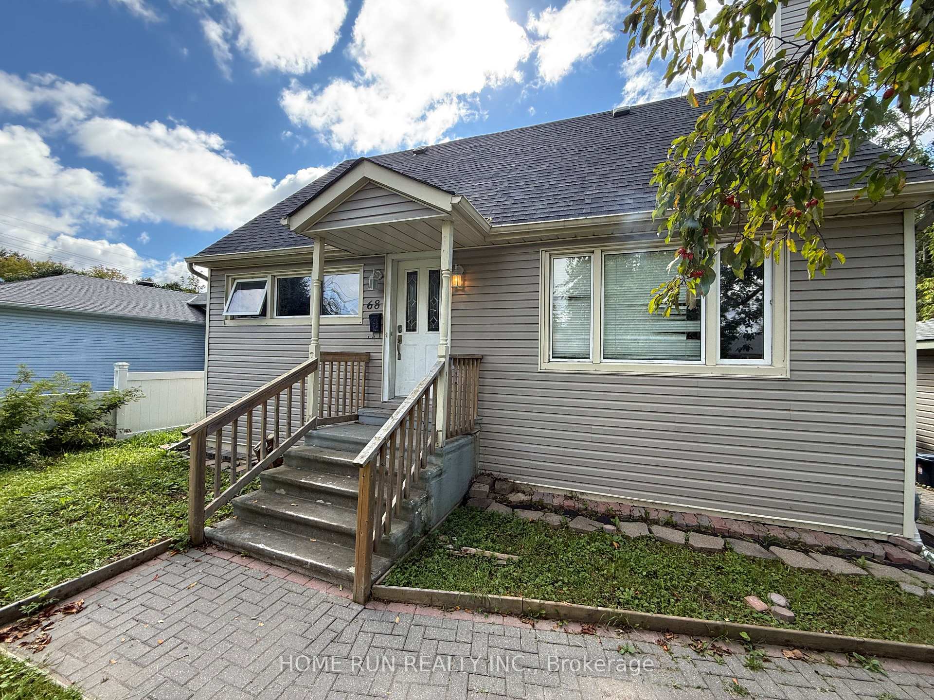 Photo 2 of 68 Meadowlands Drive W, Ottawa, Meadowlands/Crestview — HOMEH