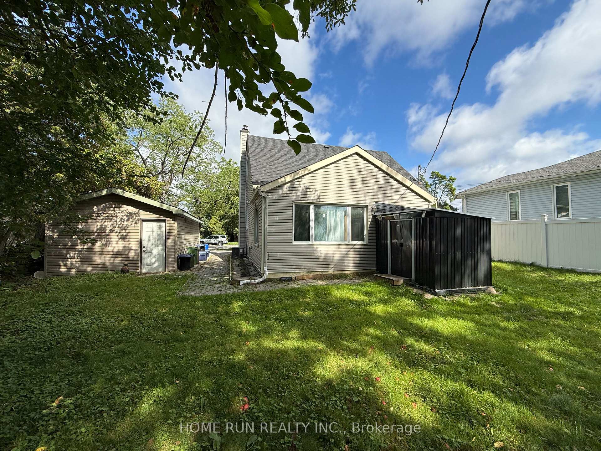 Photo 3 of 68 Meadowlands Drive W, Ottawa, Meadowlands/Crestview — HOMEH