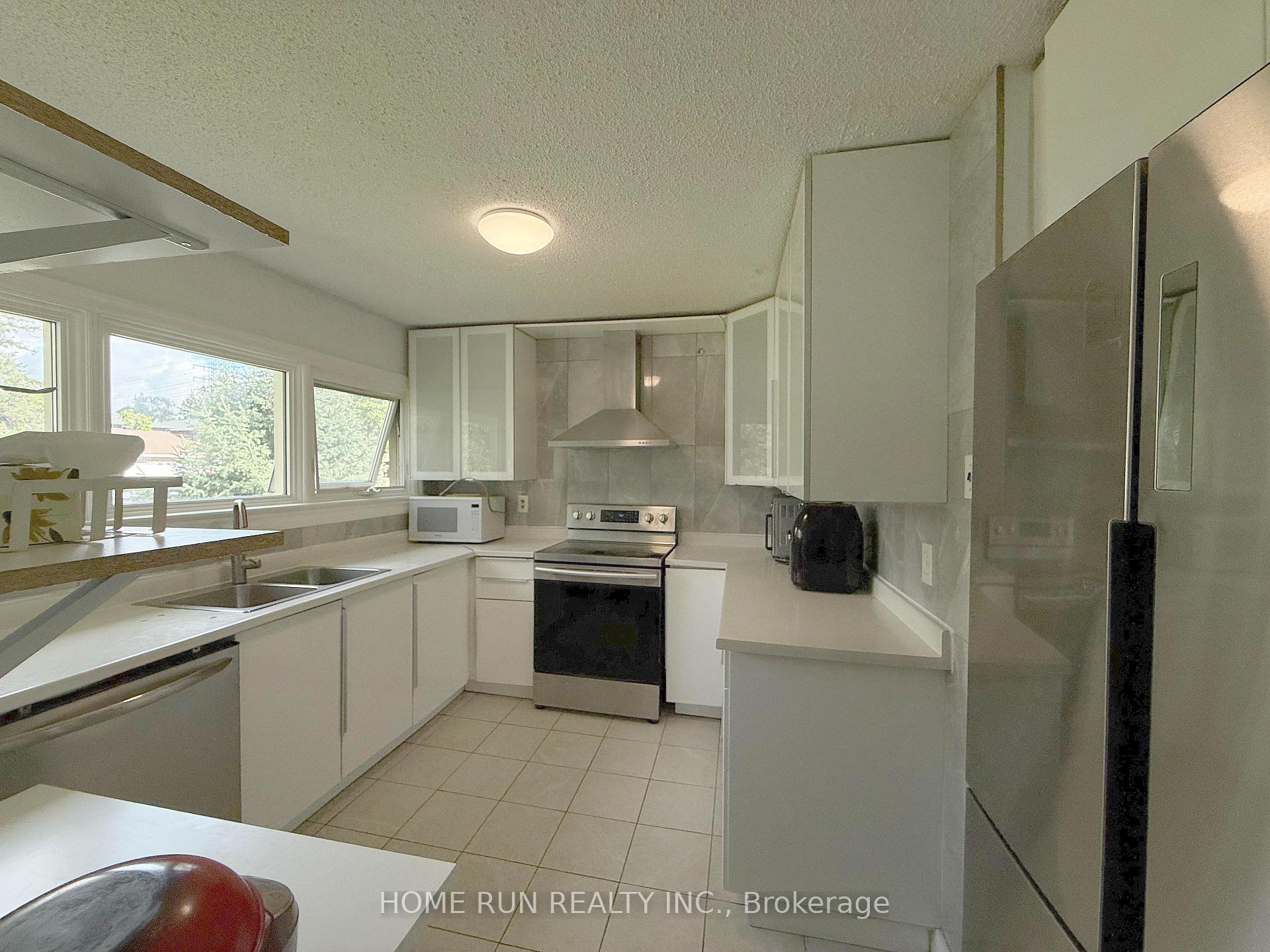 Photo 4 of 68 Meadowlands Drive W, Ottawa, Meadowlands/Crestview — HOMEH