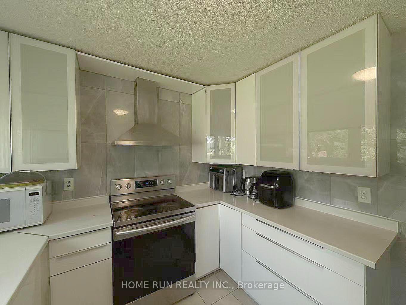 Photo 5 of 68 Meadowlands Drive W, Ottawa, Meadowlands/Crestview — HOMEH