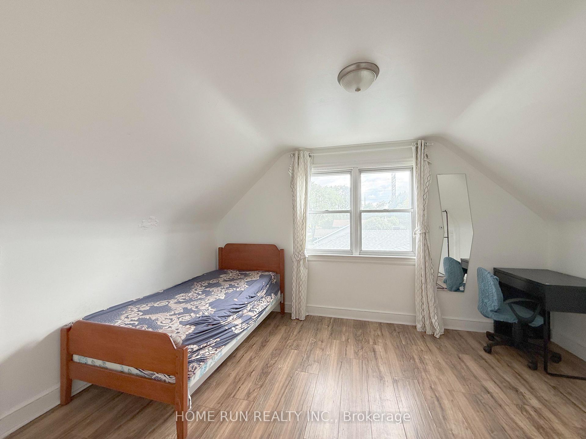 Photo 18 of 68 Meadowlands Drive W, Ottawa, Meadowlands/Crestview — HOMEH