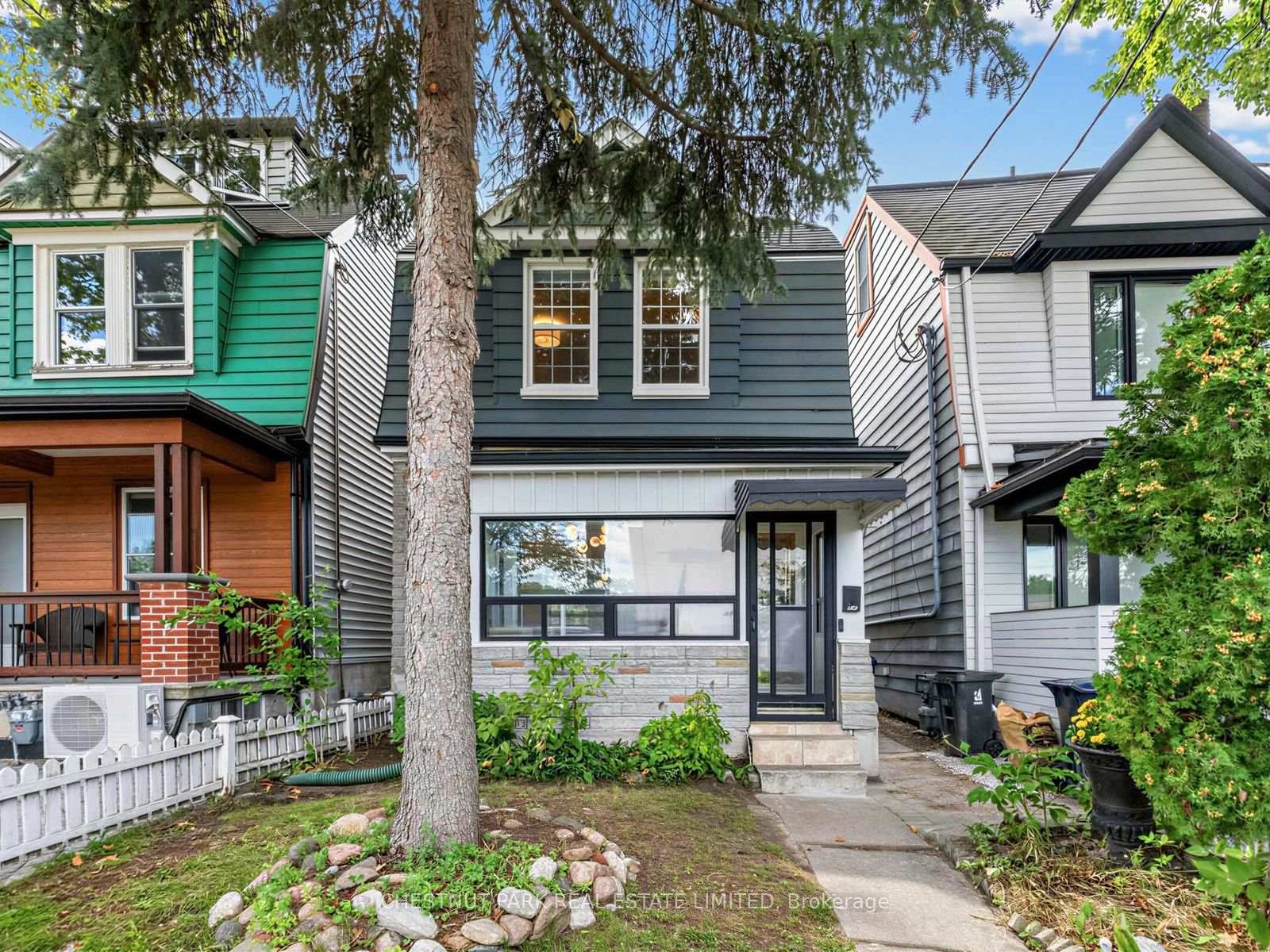 Photo 2 of 464 Montrose Avenue, Toronto, Palmerston-Little Italy — HOMEH