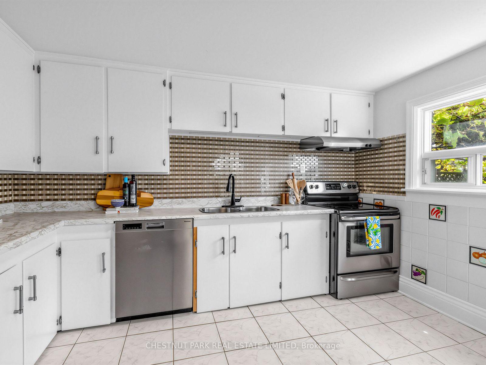 Photo 13 of 464 Montrose Avenue, Toronto, Palmerston-Little Italy — HOMEH